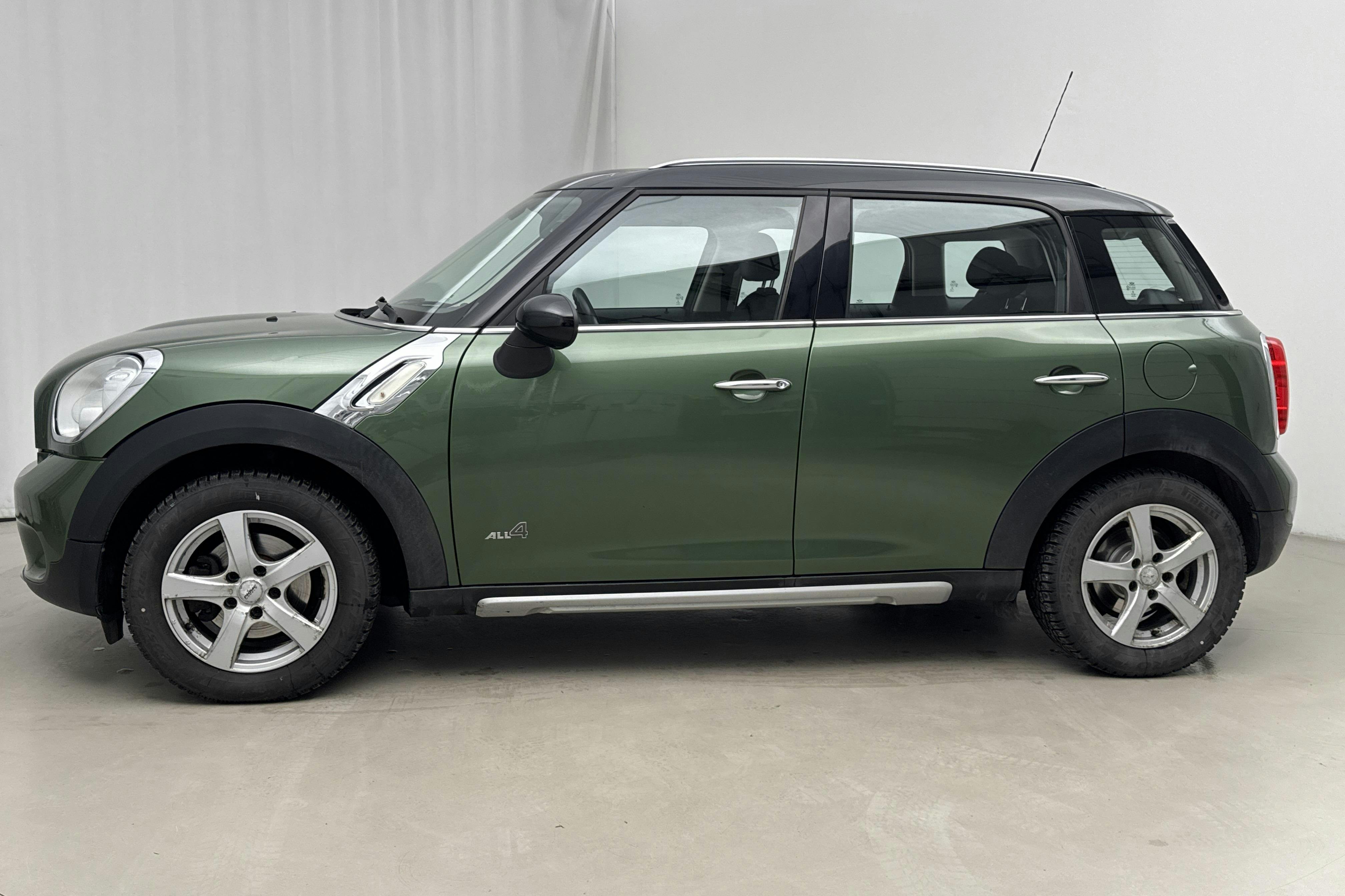Esittelykuva 2 osoitteesta 16: MINI Cooper D ALL4 Countryman (112hk) - 133 810 km - Manuaalinen - vihreä - 2015