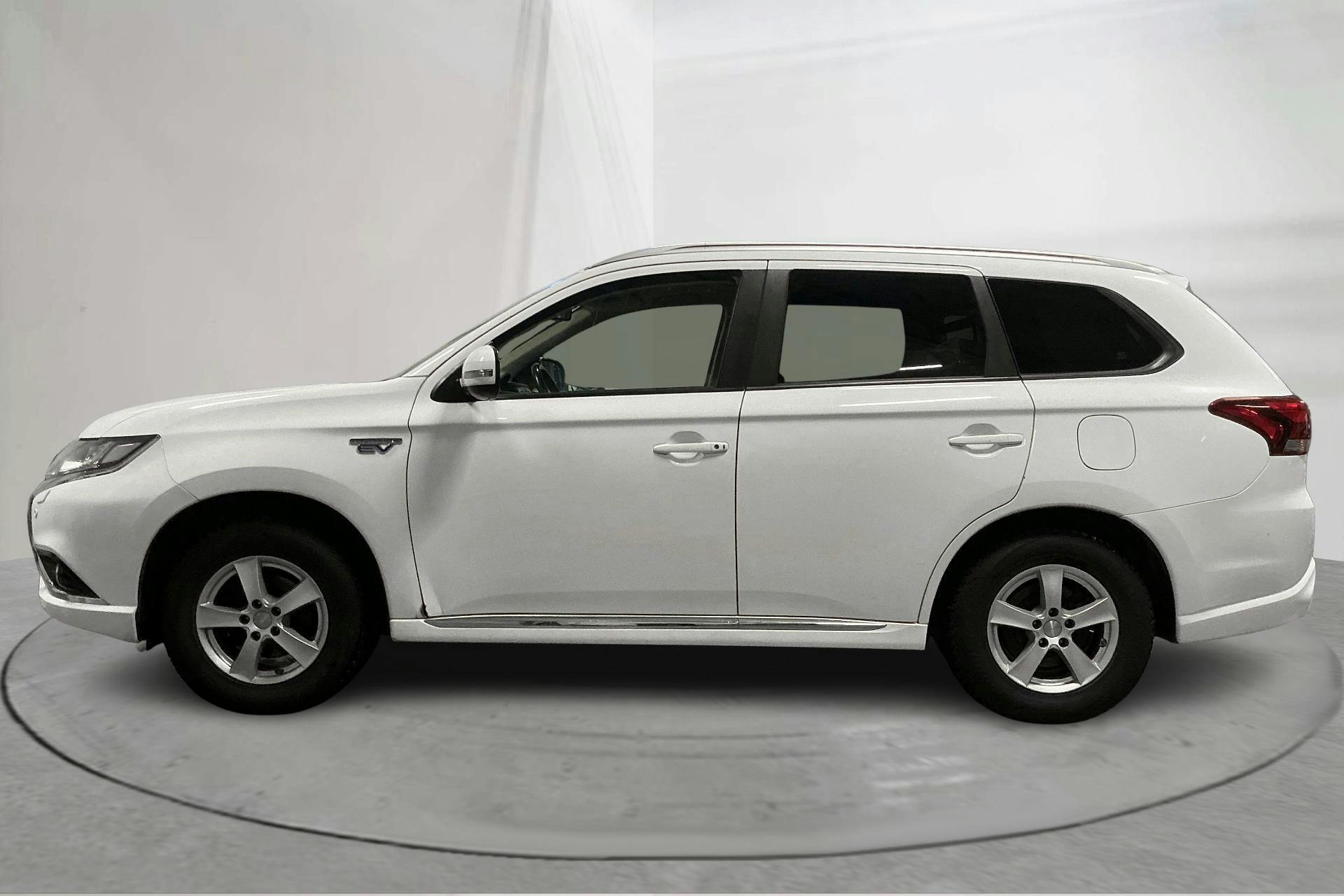 Esittelykuva 2 osoitteesta 14: Mitsubishi Outlander 2.0 Plug-in Hybrid 4WD (121hk) - 197 510 km - Automaattinen - valkoinen - 2017