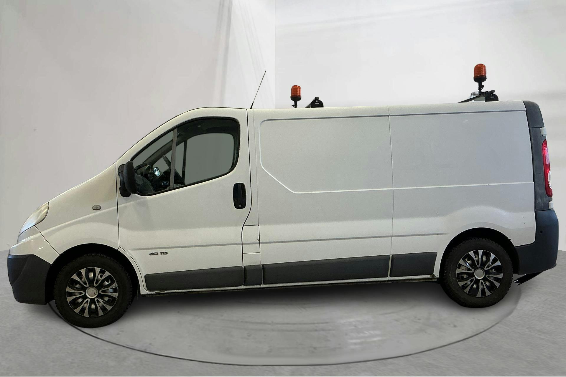 Presentation photo 2 of 15: Renault Trafic 2.0 dCi Skåp/Buss (115hk) - 250 870 km - Manual - white - 2012