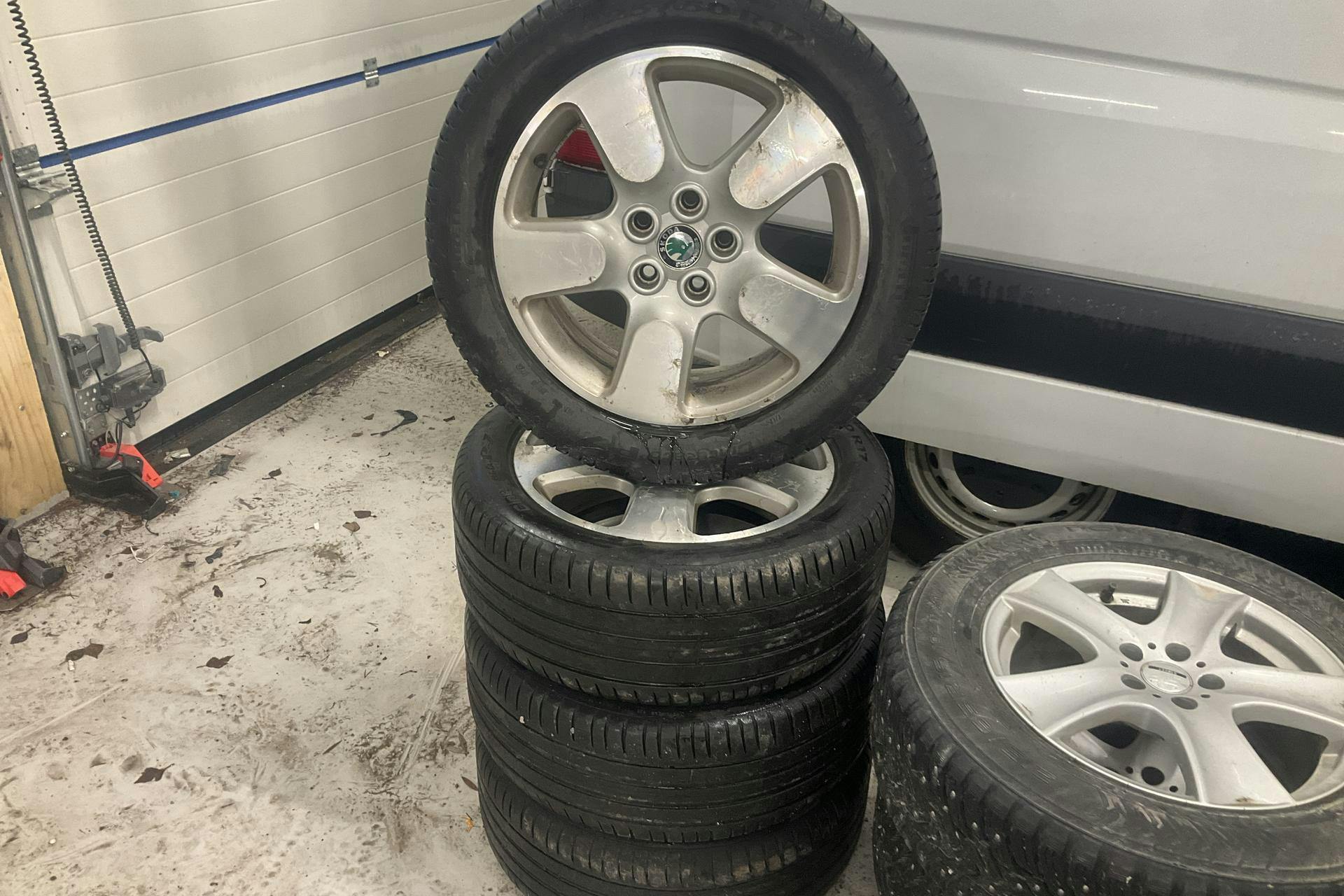 Presentation photo 18 of 18: Skoda Octavia Scout II 2.0 TDI 4X4 (140hk) - 136 350 km - Manual - Dark Grey - 2012