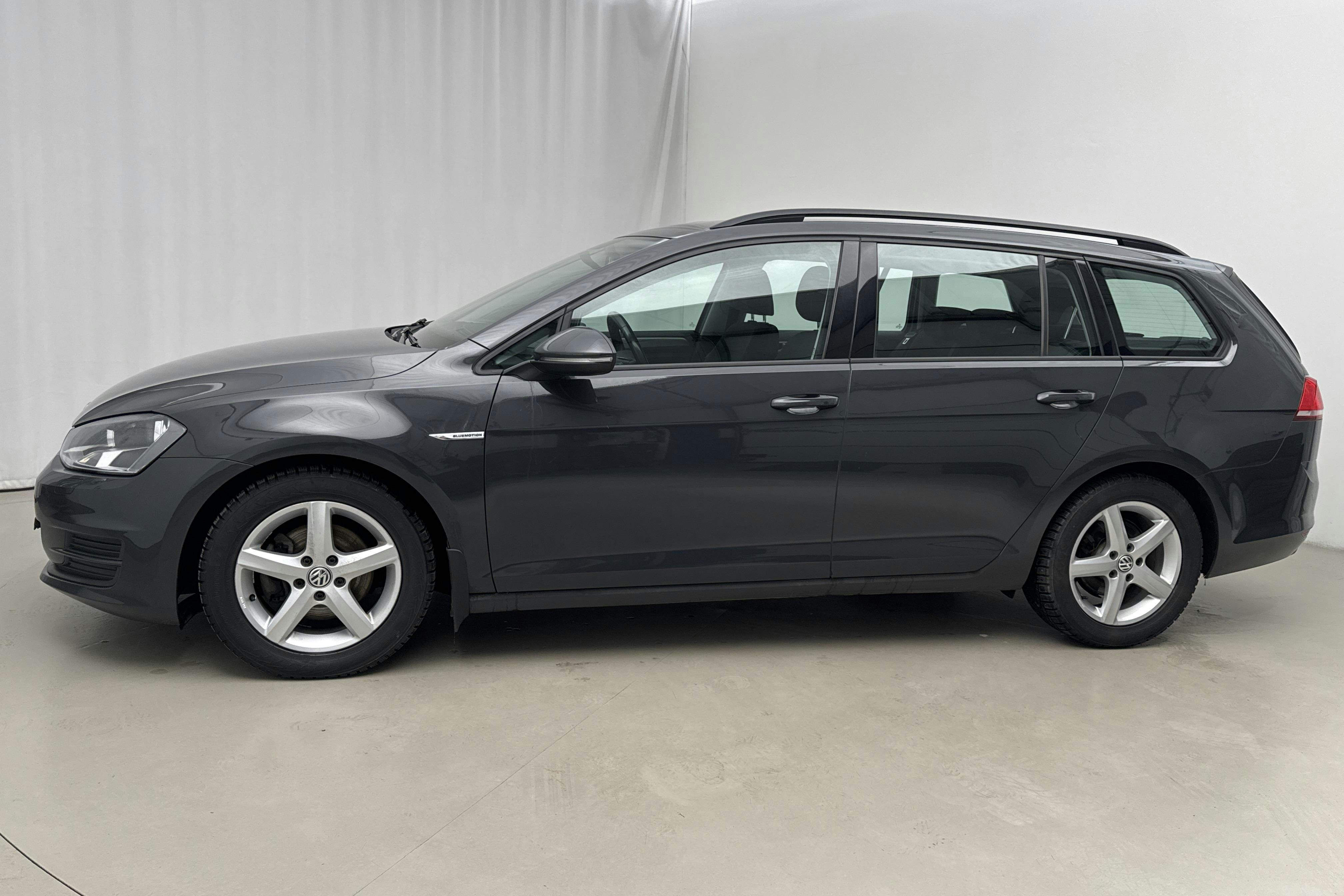 Presentation photo 2 of 16: VW Golf VII 1.6 TDI BlueMotion Sportscombi (110hk) - 95 370 km - Manual - Dark Grey - 2015