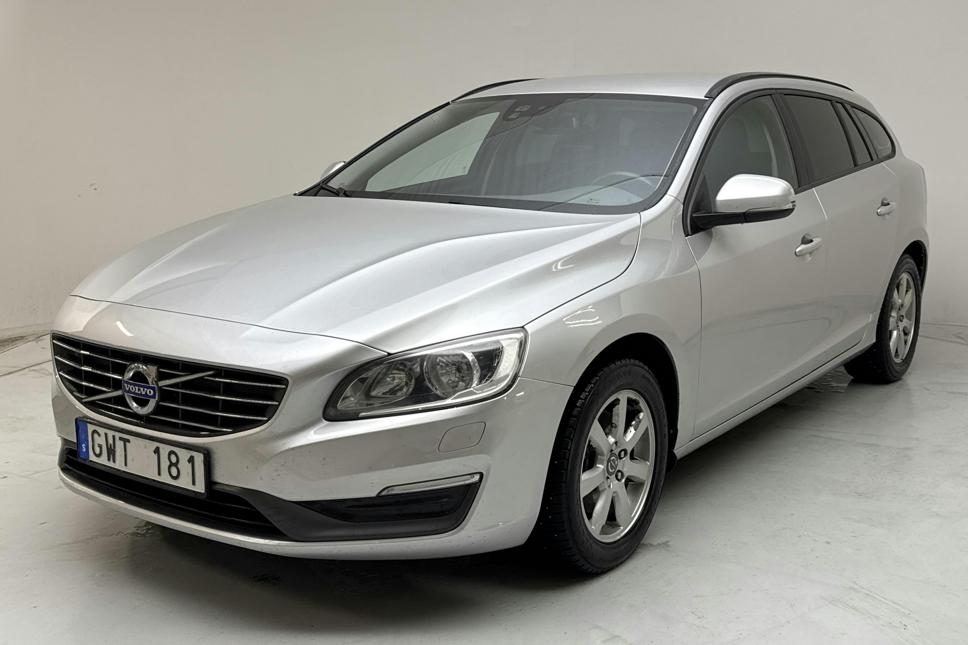 Presentation photo 1 of 13: Volvo V60 D2 (115hk) - 194 830 km - Manual - silver - 2014