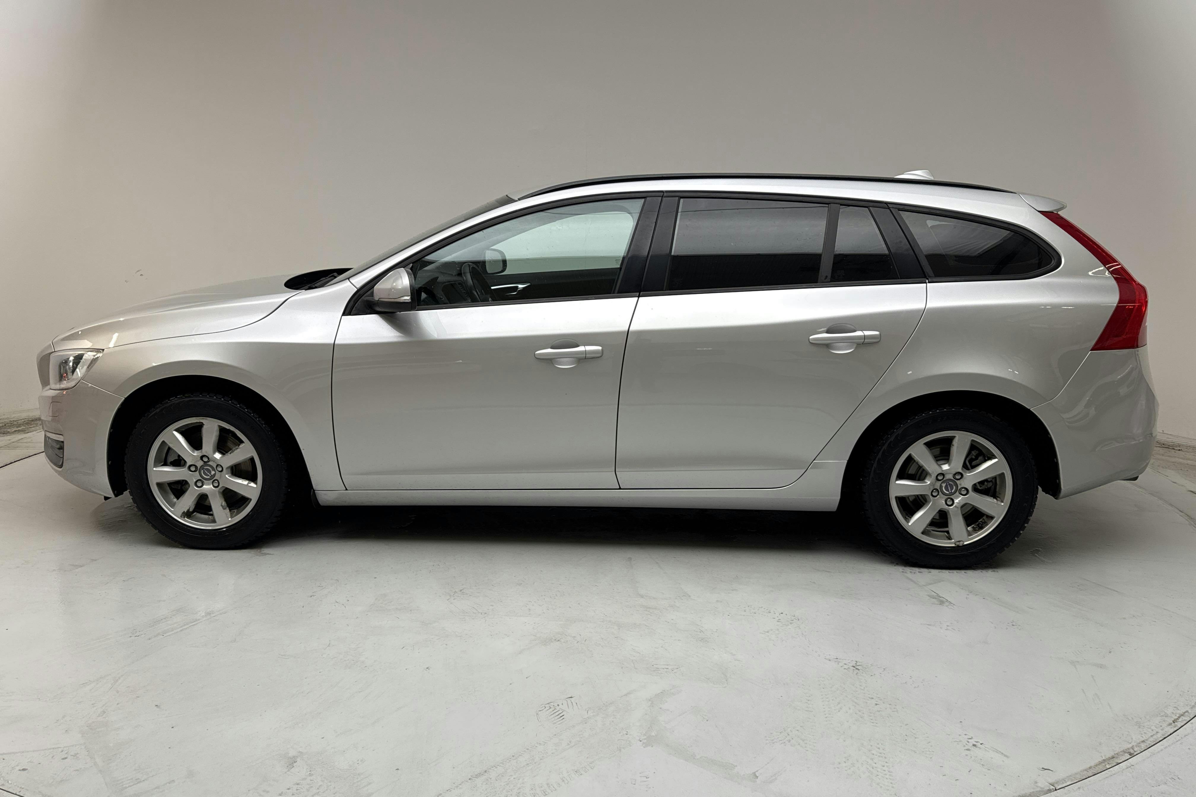 Presentation photo 2 of 13: Volvo V60 D2 (115hk) - 194 830 km - Manual - silver - 2014