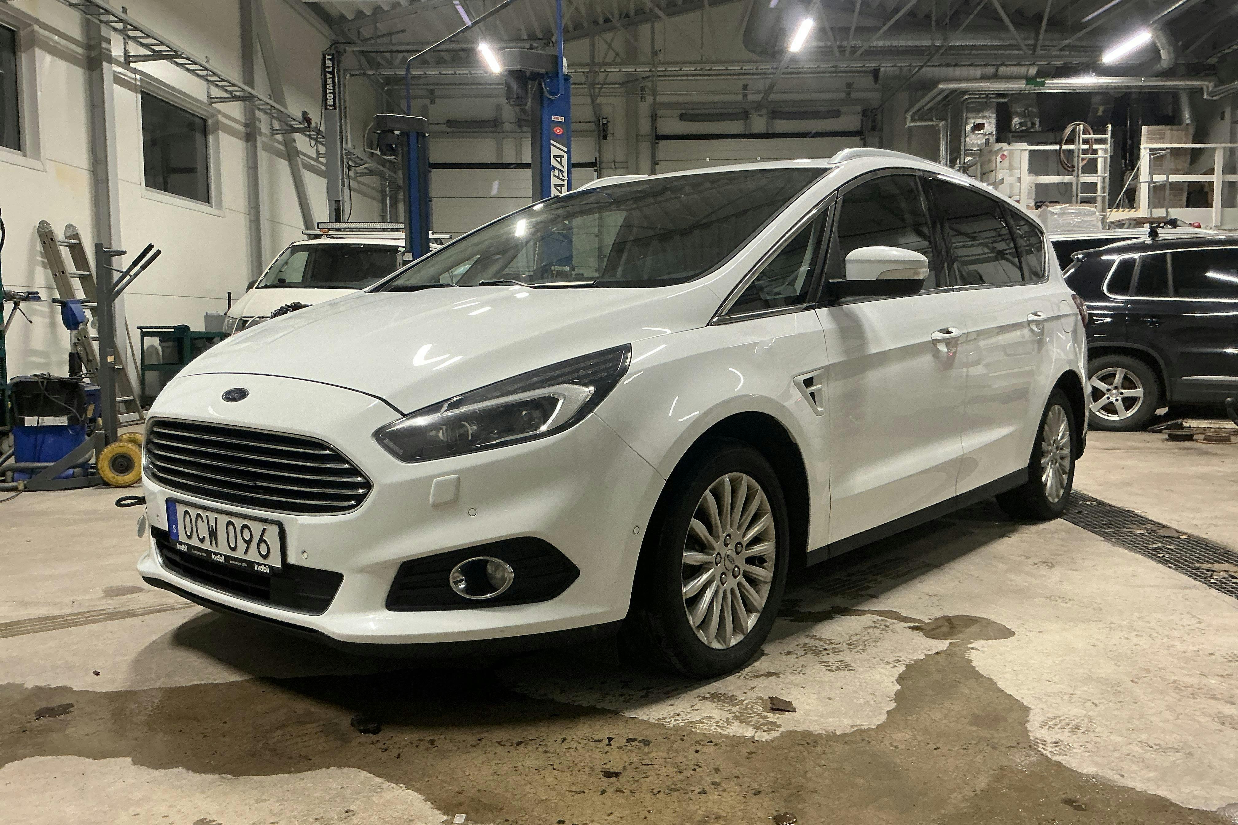 Presentation photo 1 of 17: Ford S-MAX 2.0 TDCi (180hk) - 306 000 km - Automatic - white - 2017