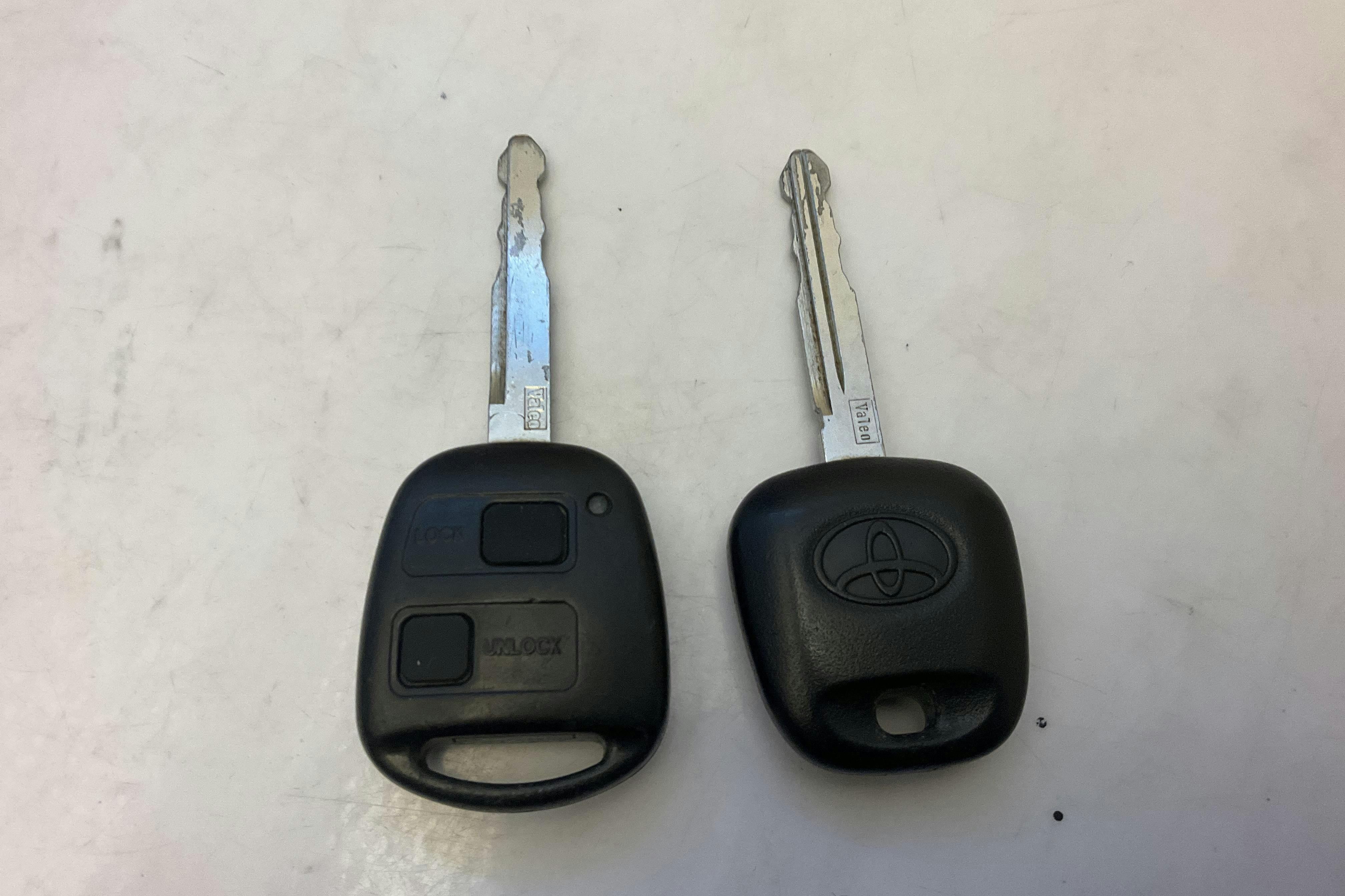 Presentation photo 13 of 13: Toyota Yaris 1.33 5dr (100hk) - 160 940 km - Manual - gray - 2010