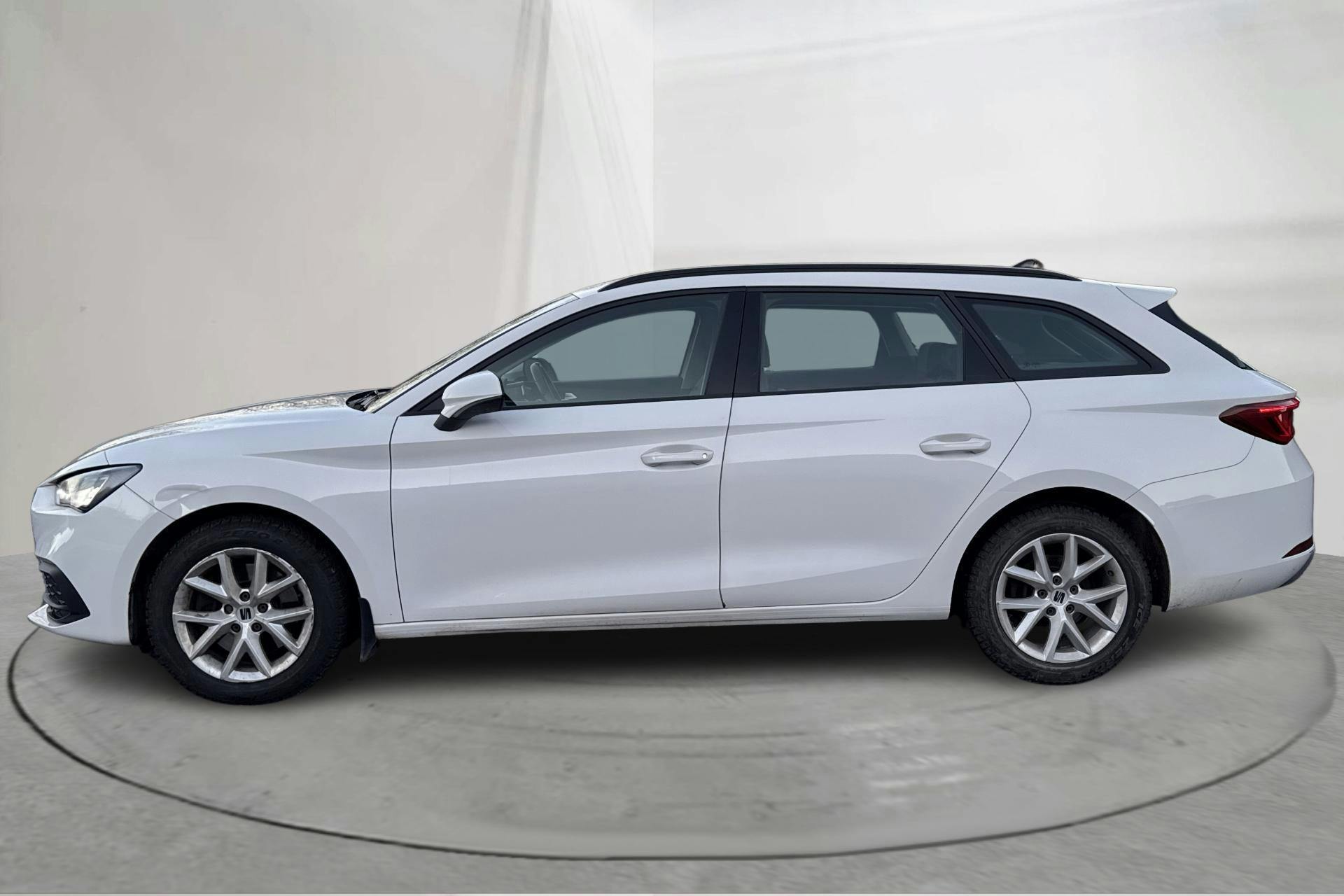 Presentation photo 2 of 14: Seat Leon 2.0 TDI 4Drive Sportstourer (150hk) - 192 540 km - Automatic - white - 2022