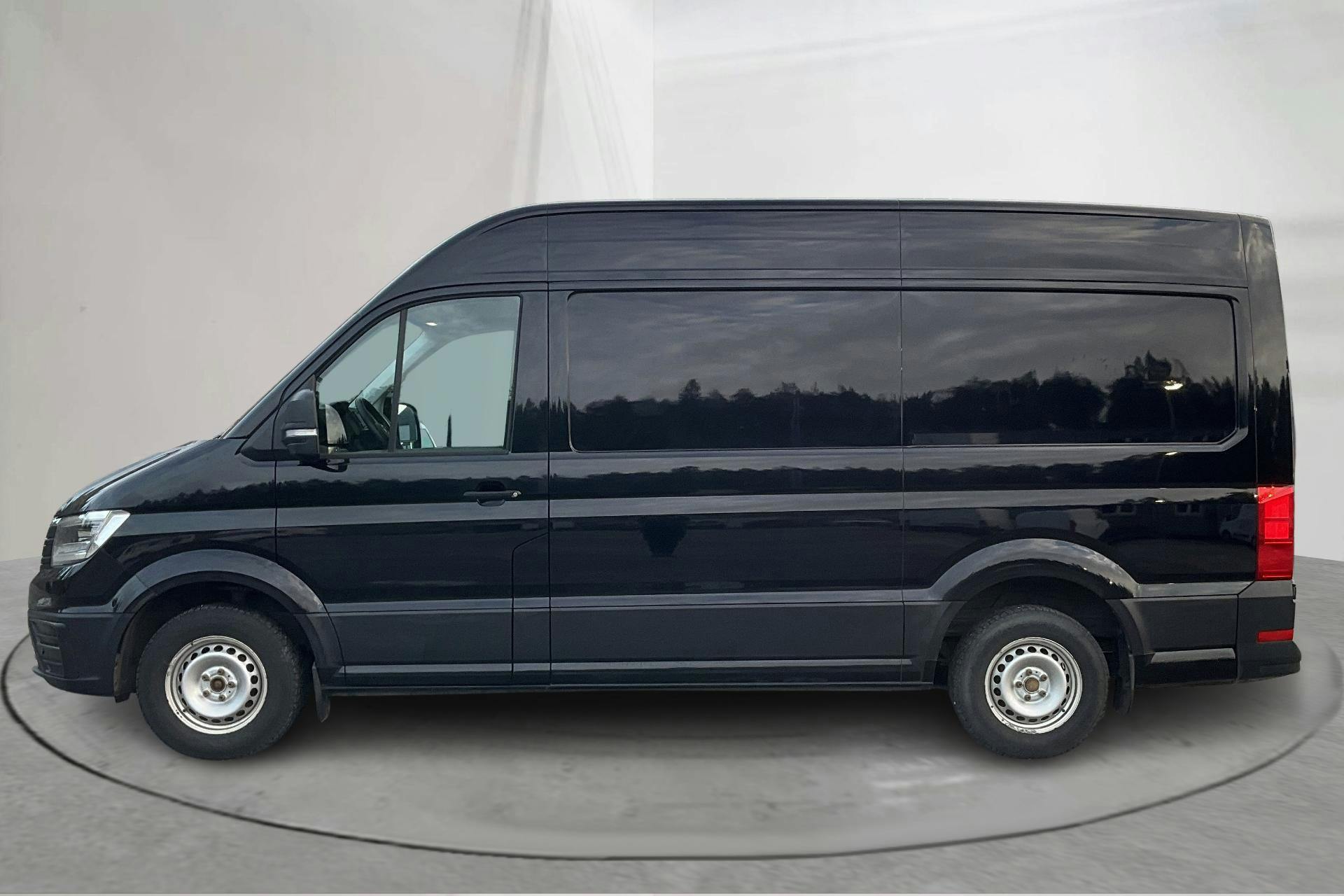 Presentationsfoto 2 av 15: VW Crafter 35 2.0 TDI Skåp (177hk) - 20 440 mil - Automat - svart - 2018