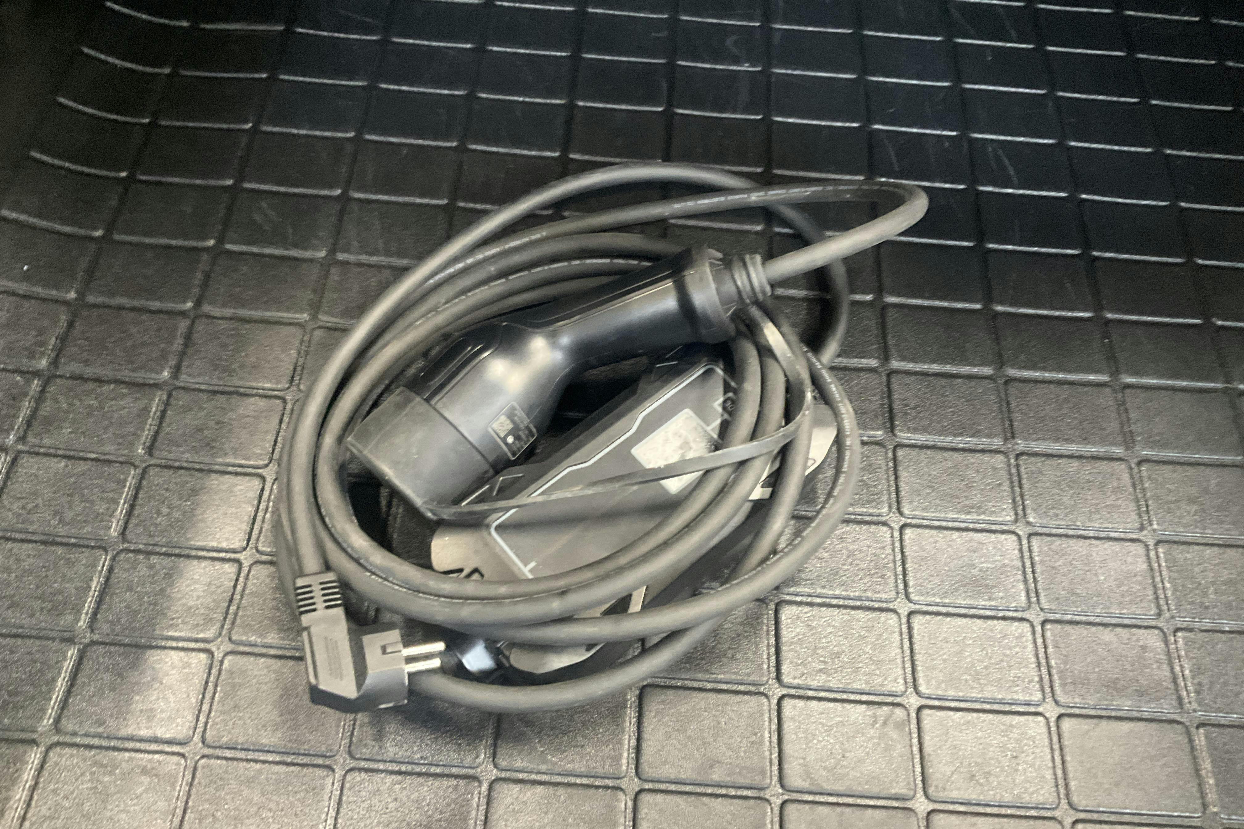 Presentation photo 17 of 17: Tesla Model S P85D - 204 880 km - Automatic - gray - 2015