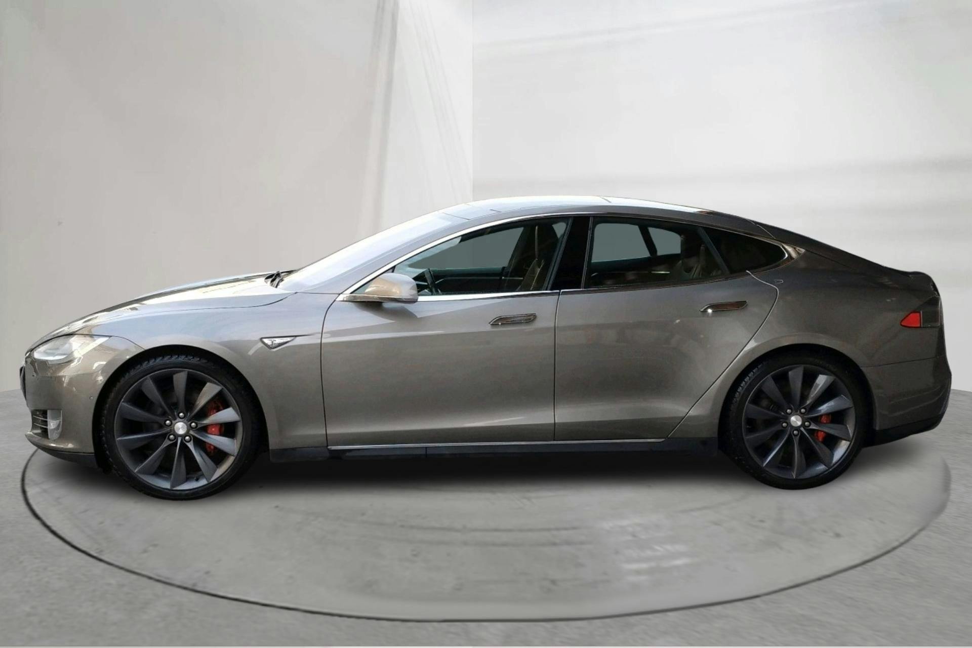 Presentation photo 2 of 17: Tesla Model S P85D - 204 880 km - Automatic - gray - 2015