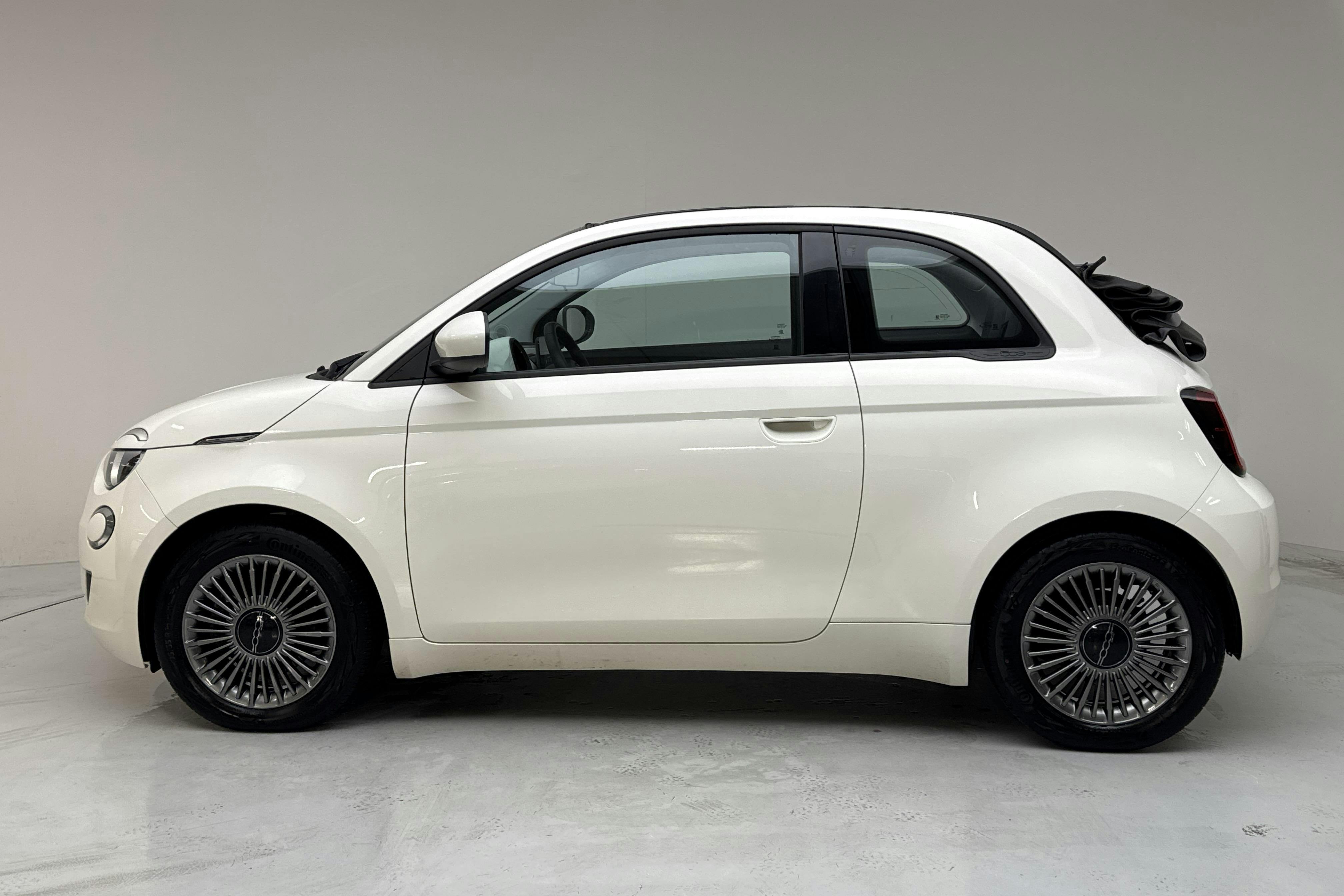 Presentation photo 2 of 19: Fiat 500e Cabriolet (118hk) - 54 040 km - Automatic - white - 2022