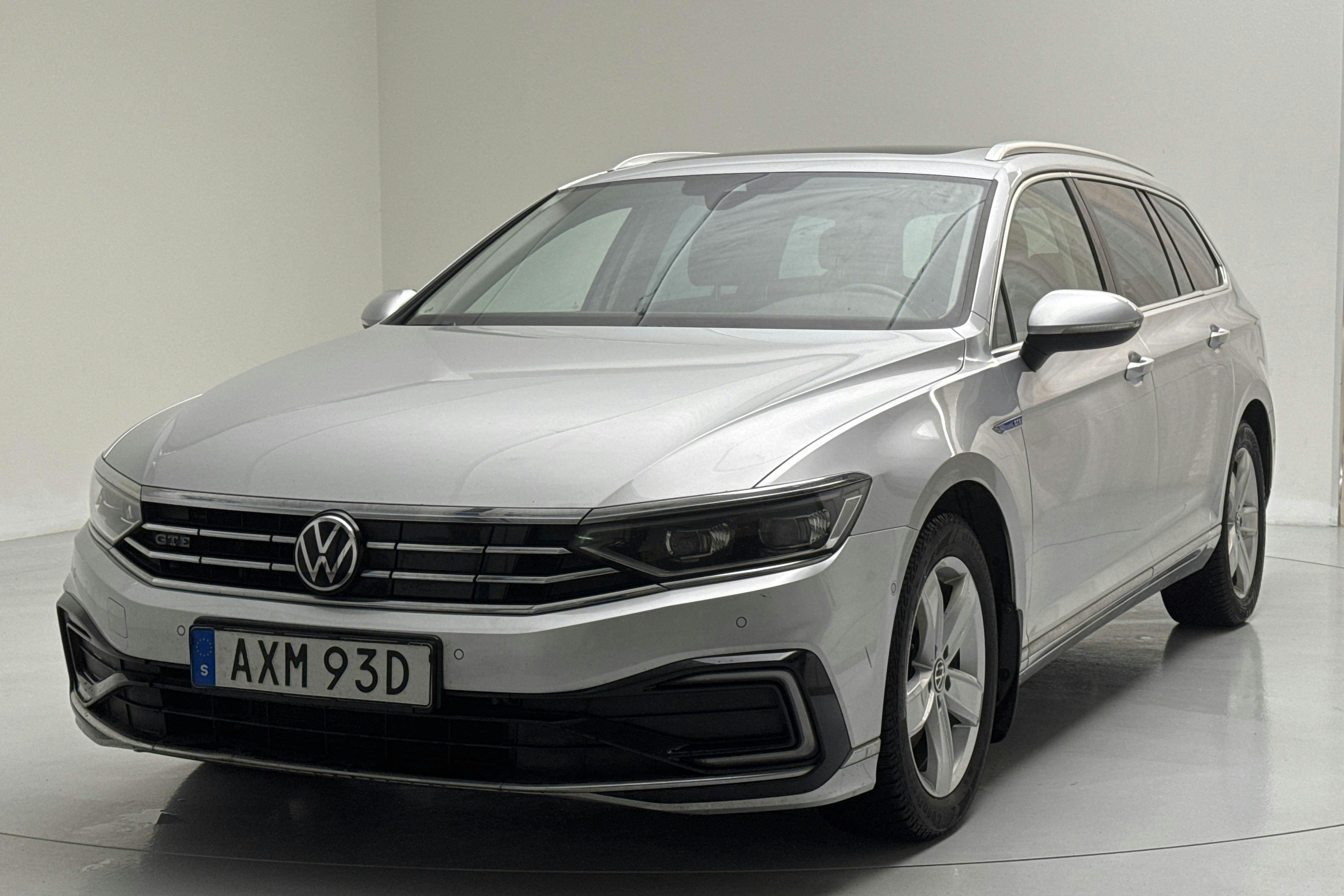 Presentation photo 1 of 18: VW Passat 1.4 GTE Sportscombi (218hk) - 128 050 km - Automatic - silver - 2021