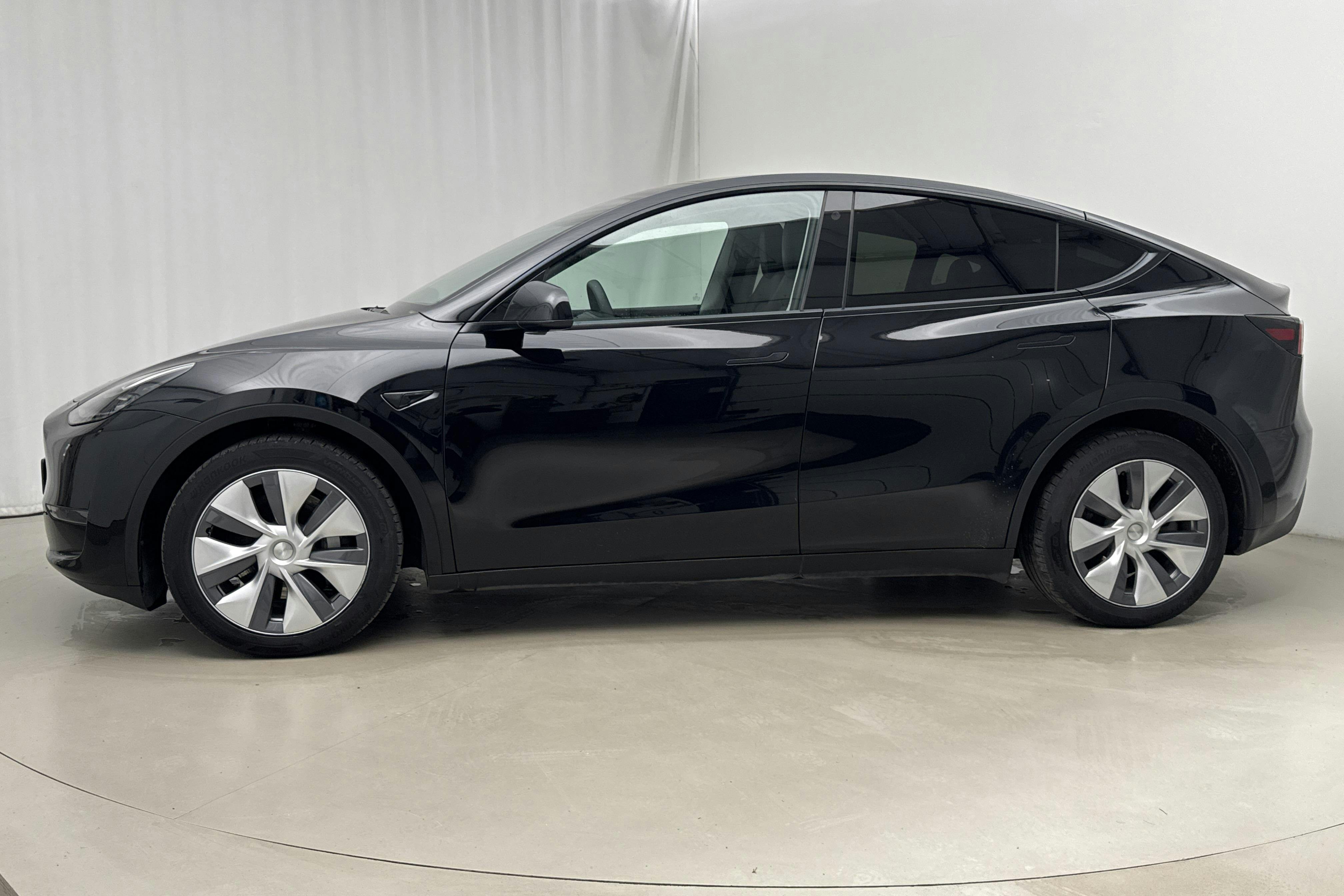 Presentation photo 2 of 22: Tesla Model Y Long Range Dual Motor AWD - 77 550 km - Automatic - black - 2023