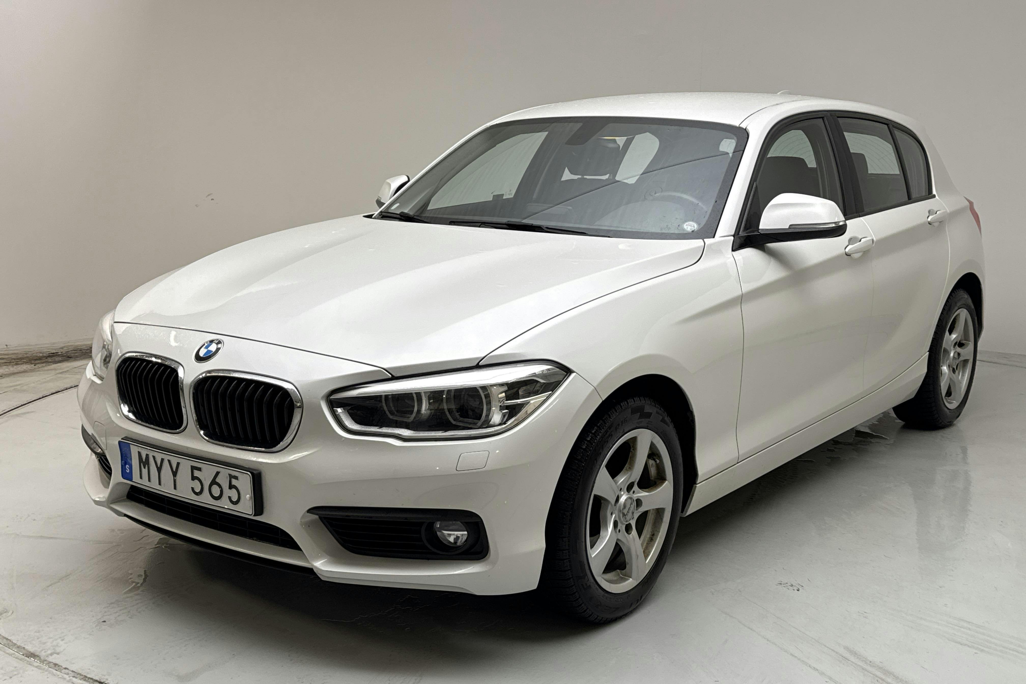 Presentation photo 1 of 12: BMW 118d xDrive 5dr, F20 (150hk) - 121 300 km - Manual - white - 2017