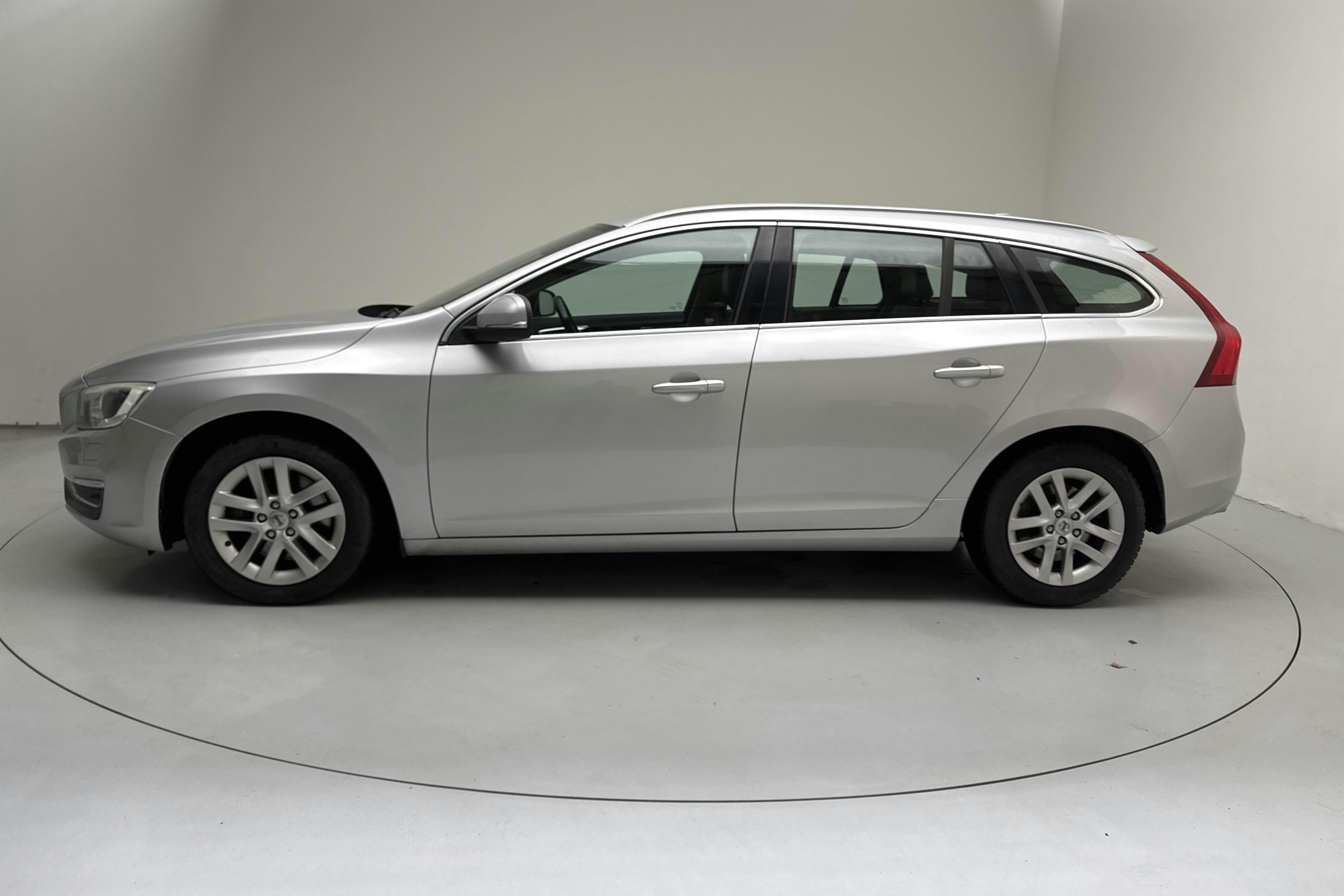 Presentation photo 2 of 15: Volvo V60 D5 AWD (215hk) - 196 560 km - Automatic - silver - 2014