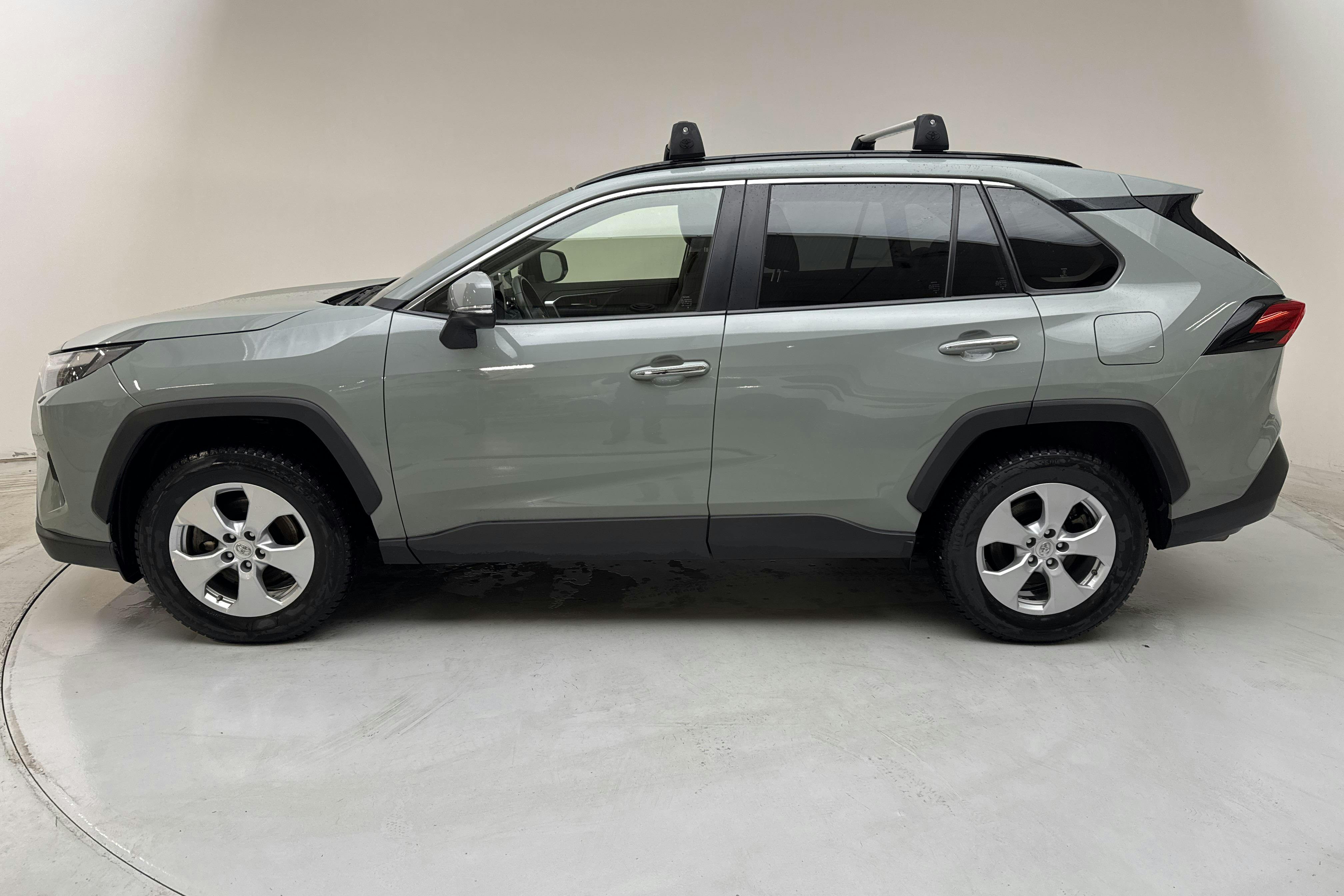 Zdjęcie prezentacyjne 2 z 15: Toyota RAV4 2.5 HSD AWD (222hk) - 98 520 km - Automatyczna - zielony - 2022