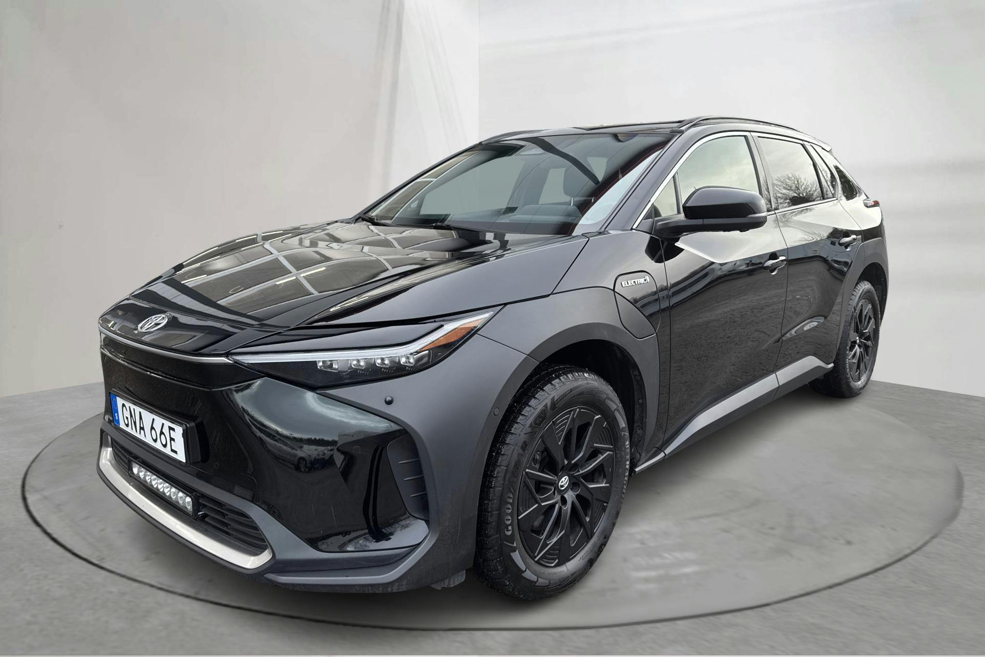 Esittelykuva 1 osoitteesta 19: Toyota bZ4X AWD (218hk) - 53 880 km - Automaattinen - musta - 2023