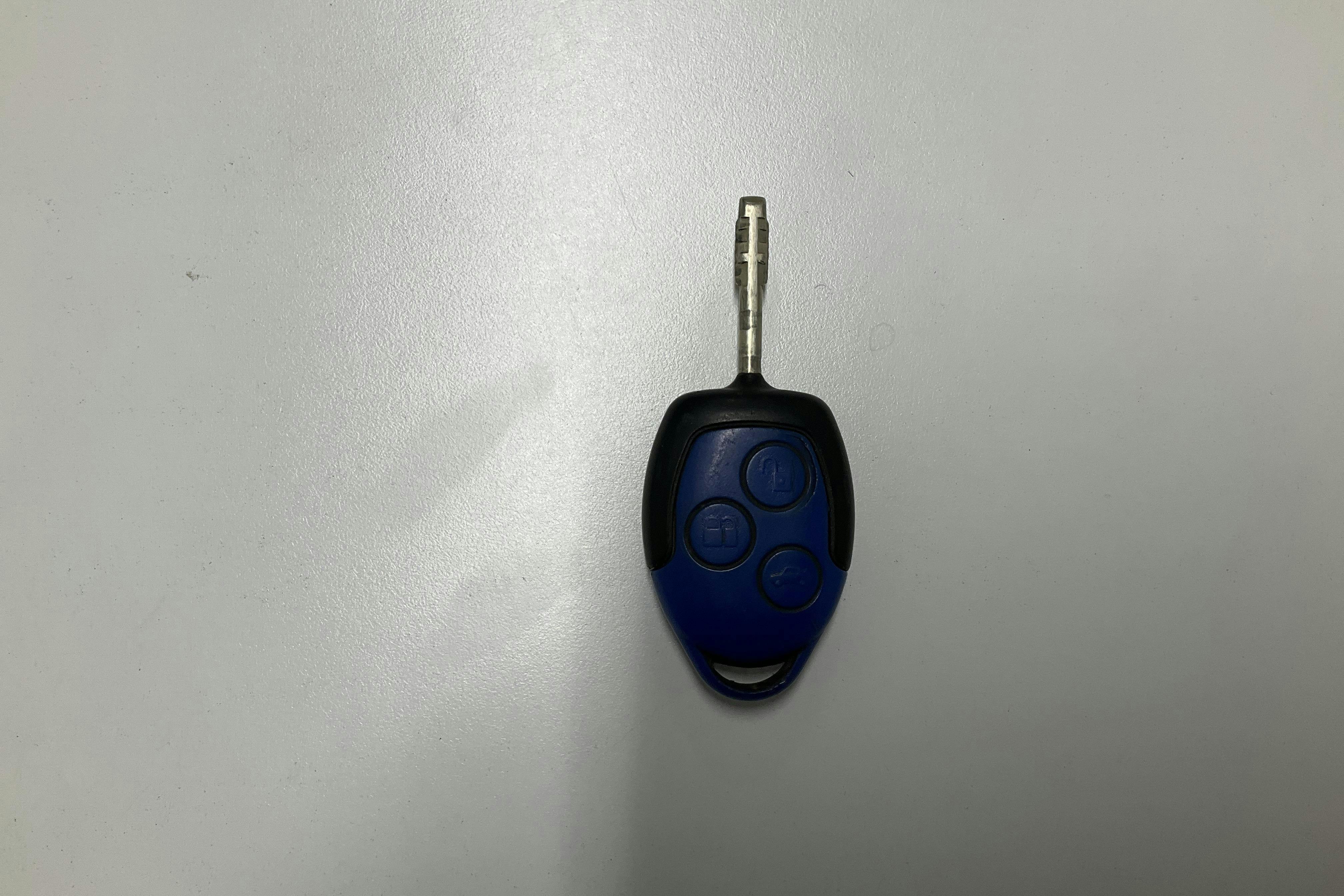 Presentation photo 12 of 12: Ford Transit 350 2.4 TDCi Pickup (140hk) - 164 940 km - Manual - white - 2011