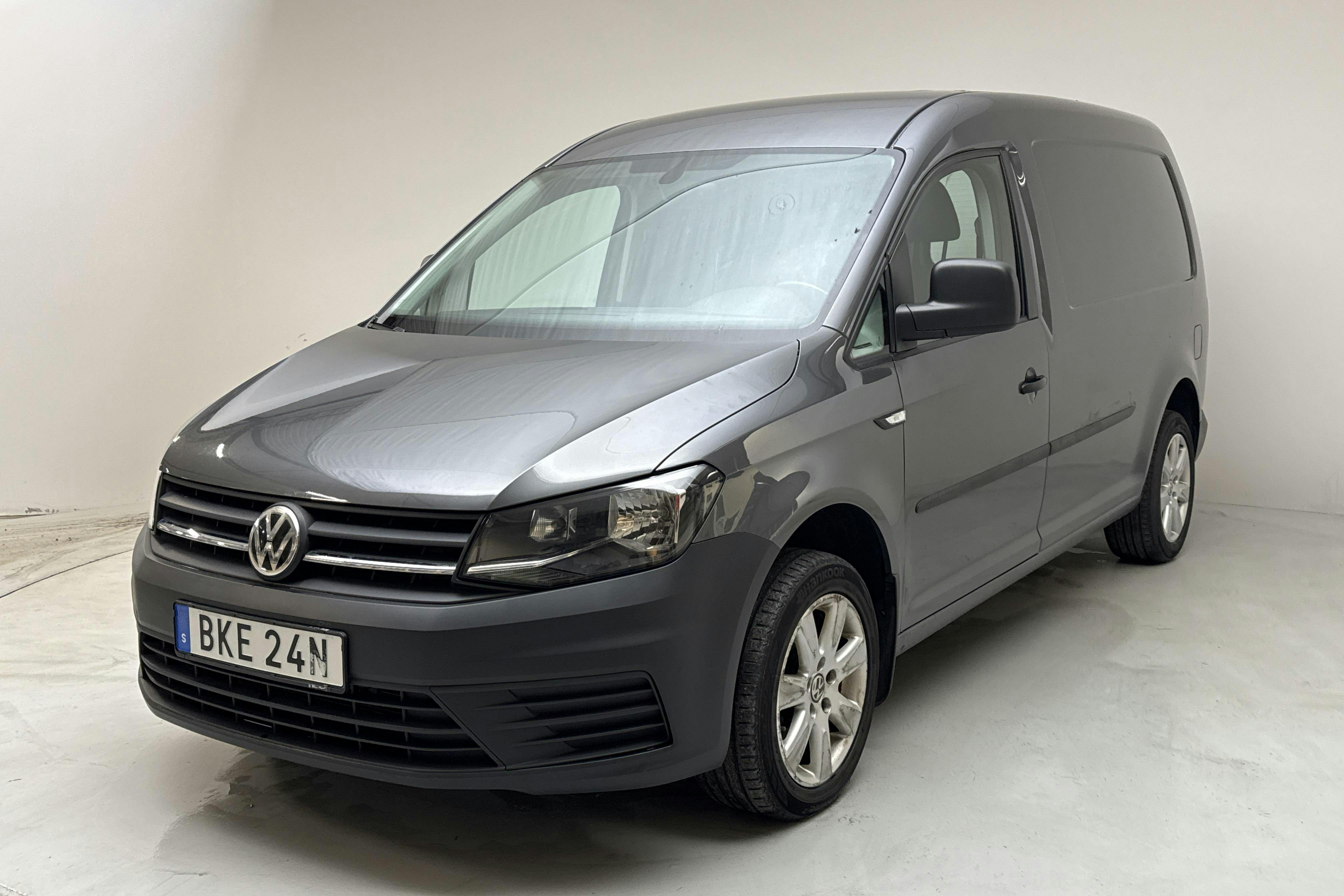Presentationsfoto 1 av 11: VW Caddy 2.0 TDI Maxi Skåp (102hk) - 8 102 mil - Automat - Dark Grey - 2019