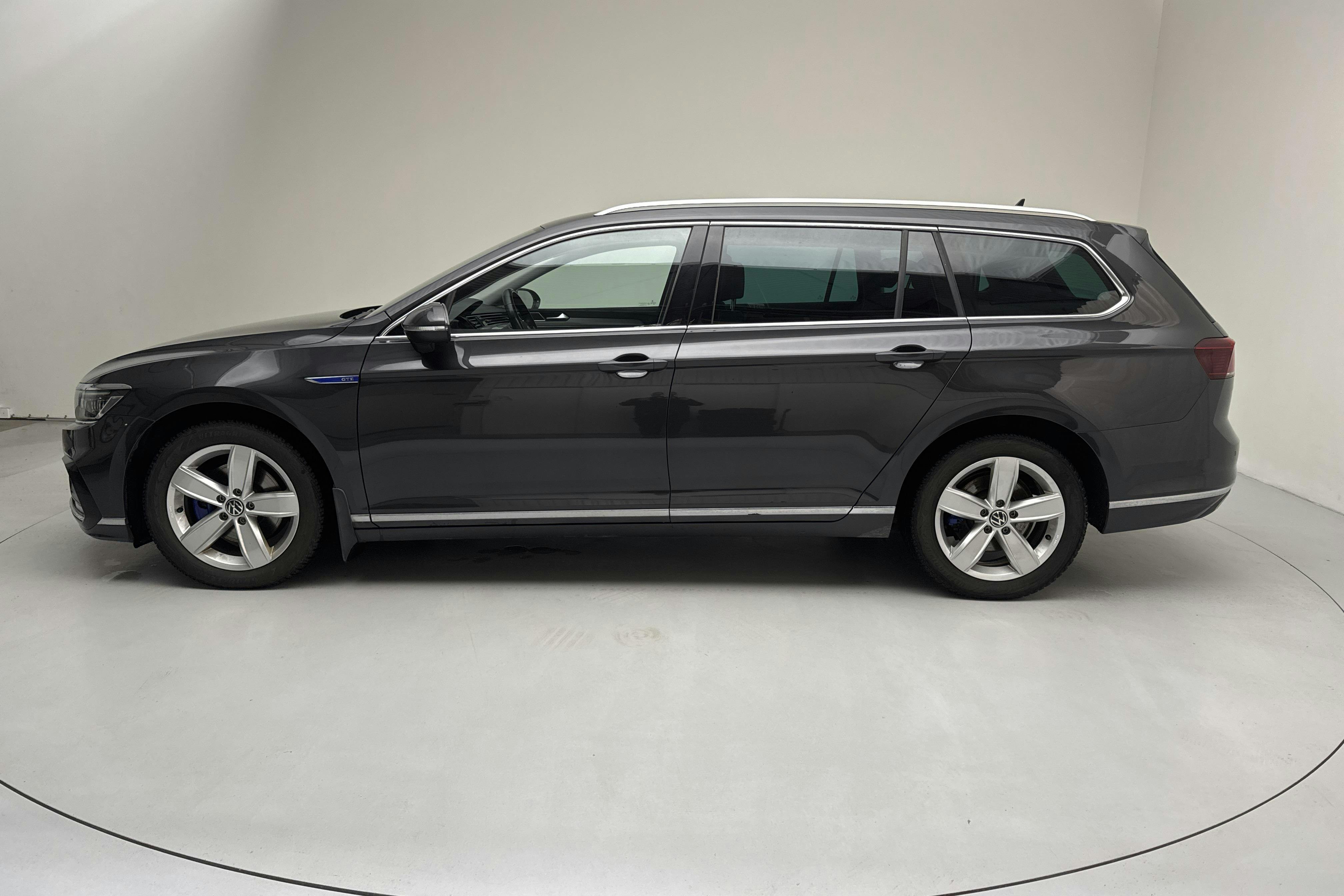 Presentationsfoto 2 av 17: VW Passat 1.4 GTE Sportscombi (218hk) - 6 671 mil - Automat - Dark Grey - 2022