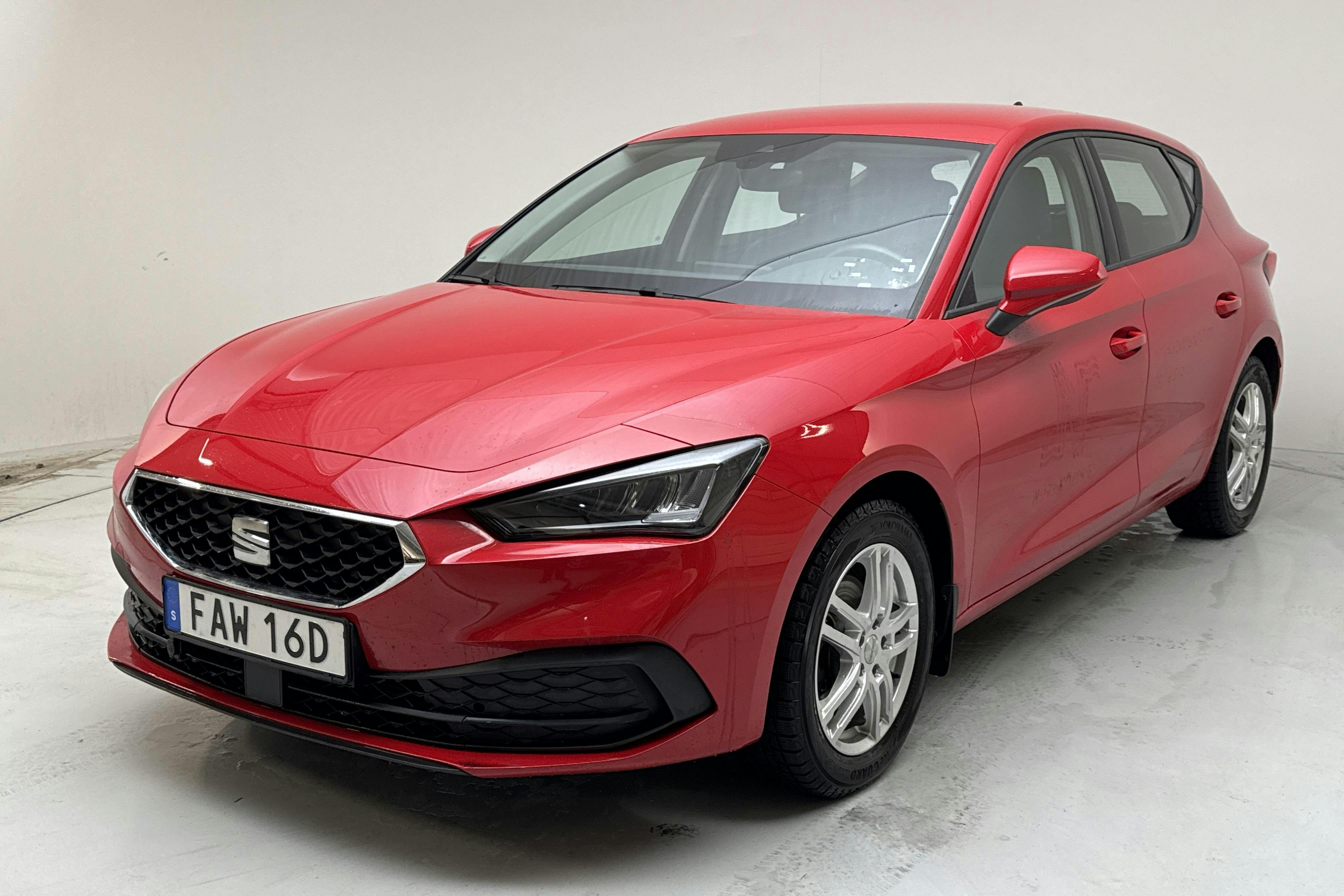 Presentationsfoto 1 av 12: Seat Leon 1.5 TGI 5dr (130hk) - 1 760 mil - Automat - röd - 2022