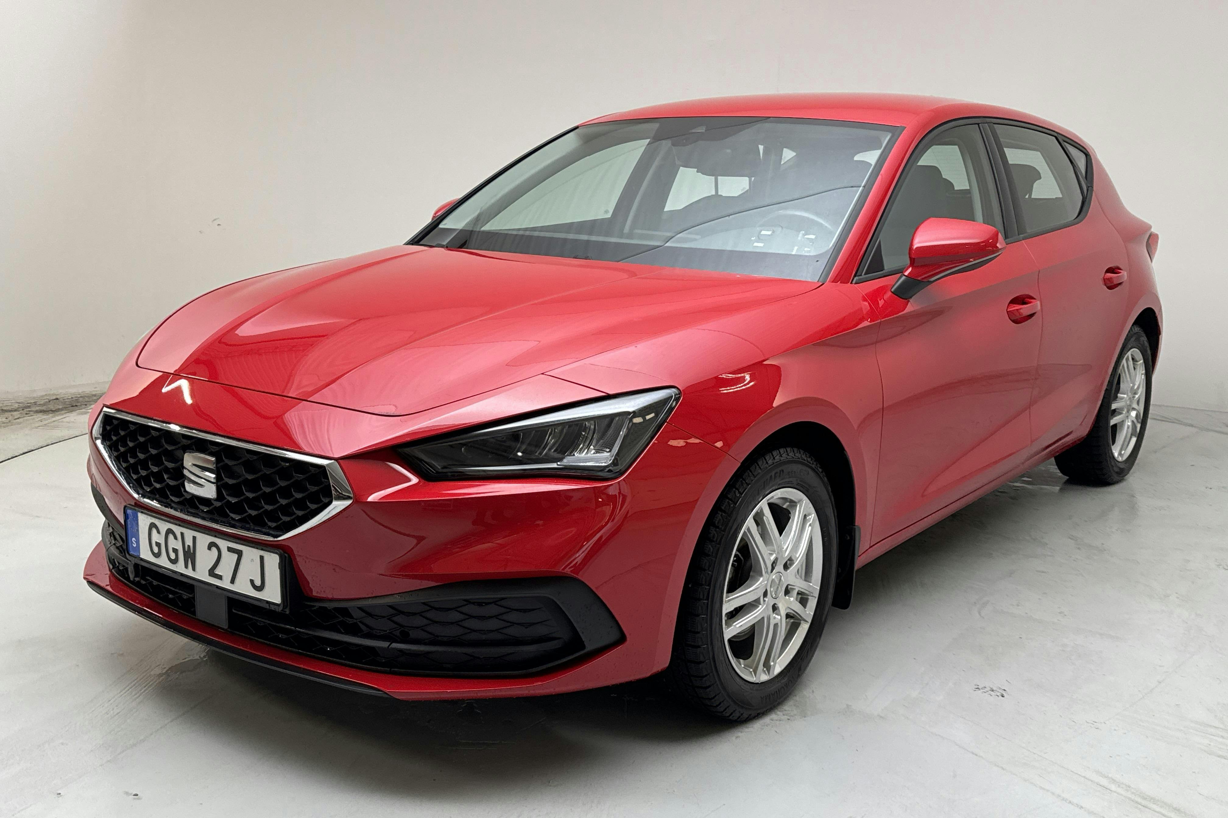 Presentation photo 1 of 14: Seat Leon 1.5 TGI 5dr (130hk) - 17 680 km - Automatic - red - 2022