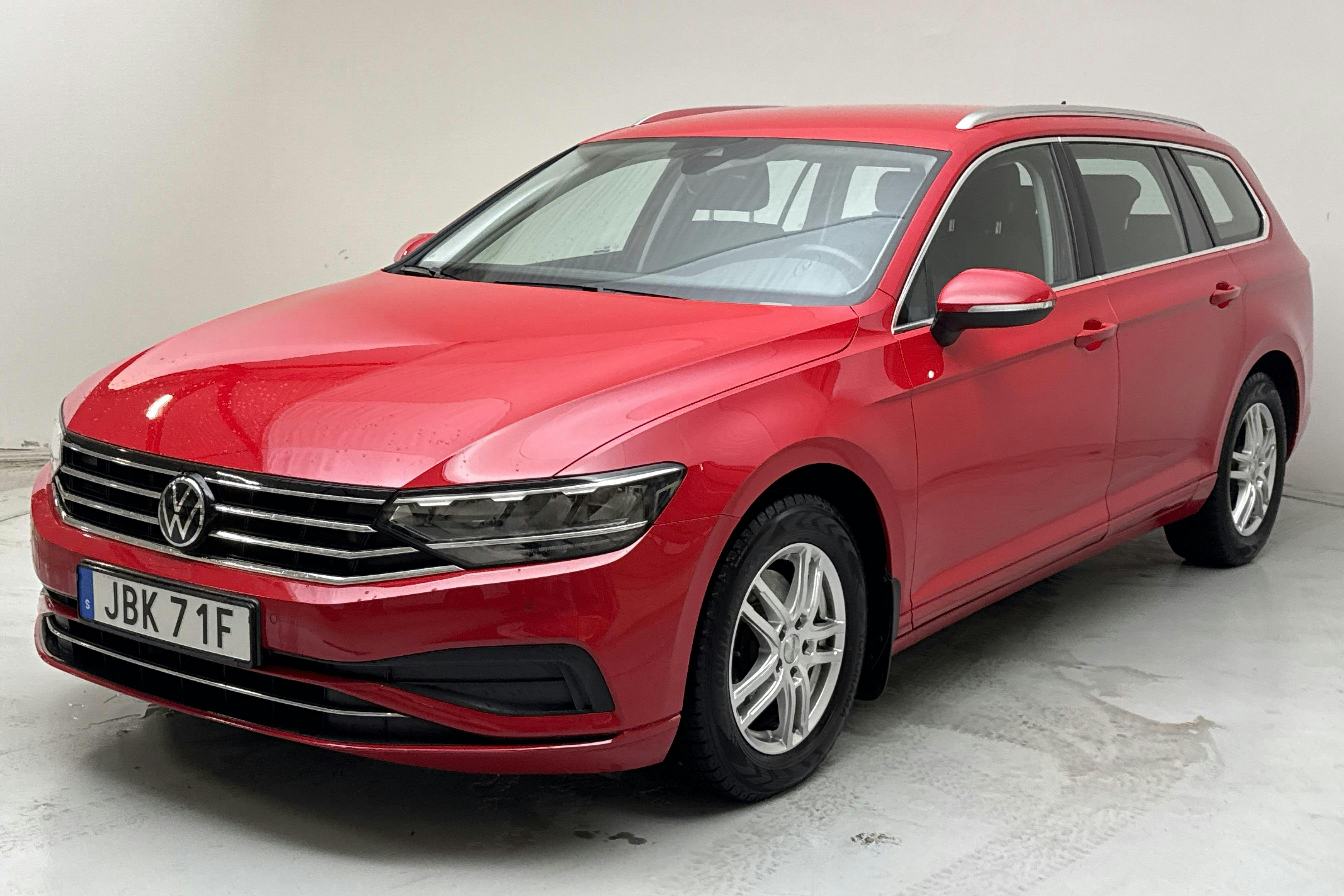 Presentation photo 1 of 14: VW Passat 2.0 TDI Sportscombi (150hk) - 36 250 km - Automatic - red - 2022