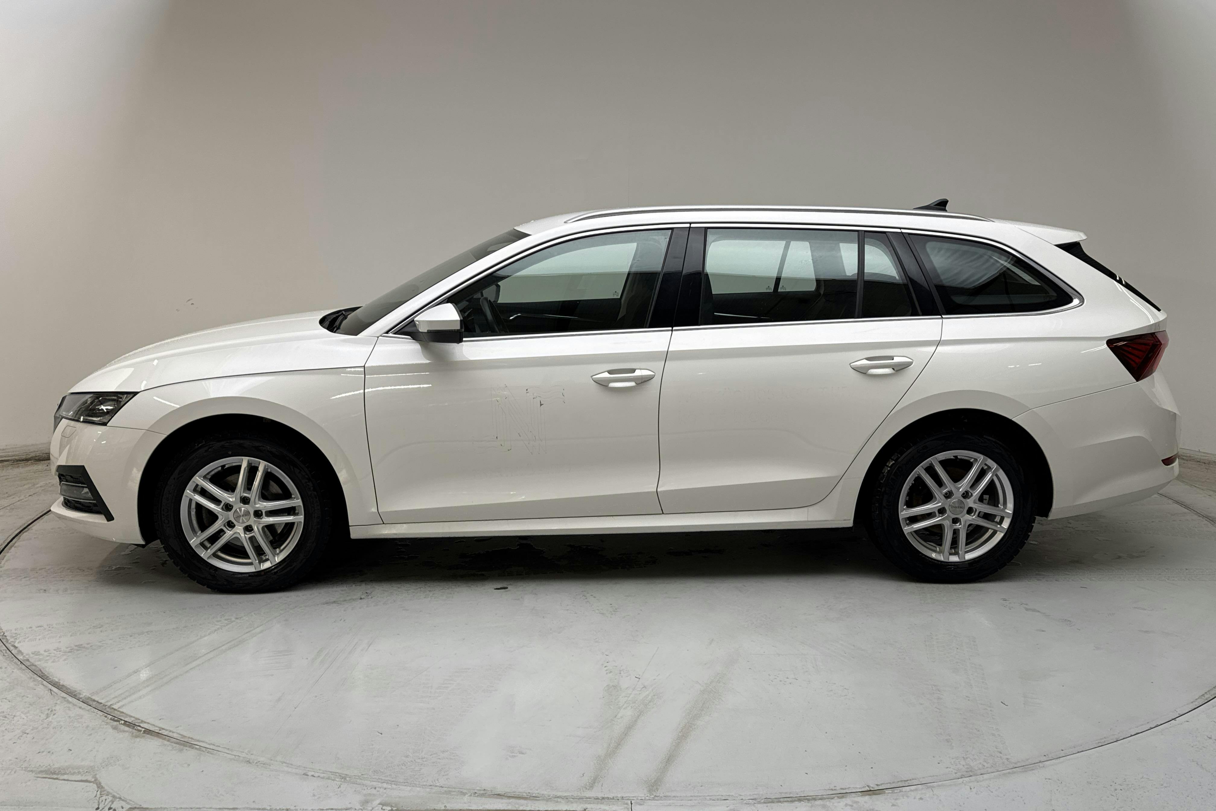 Presentation photo 2 of 15: Skoda Octavia G-TEC 1.5 TSI Combi (130hk) - 23 790 km - Automatic - white - 2022