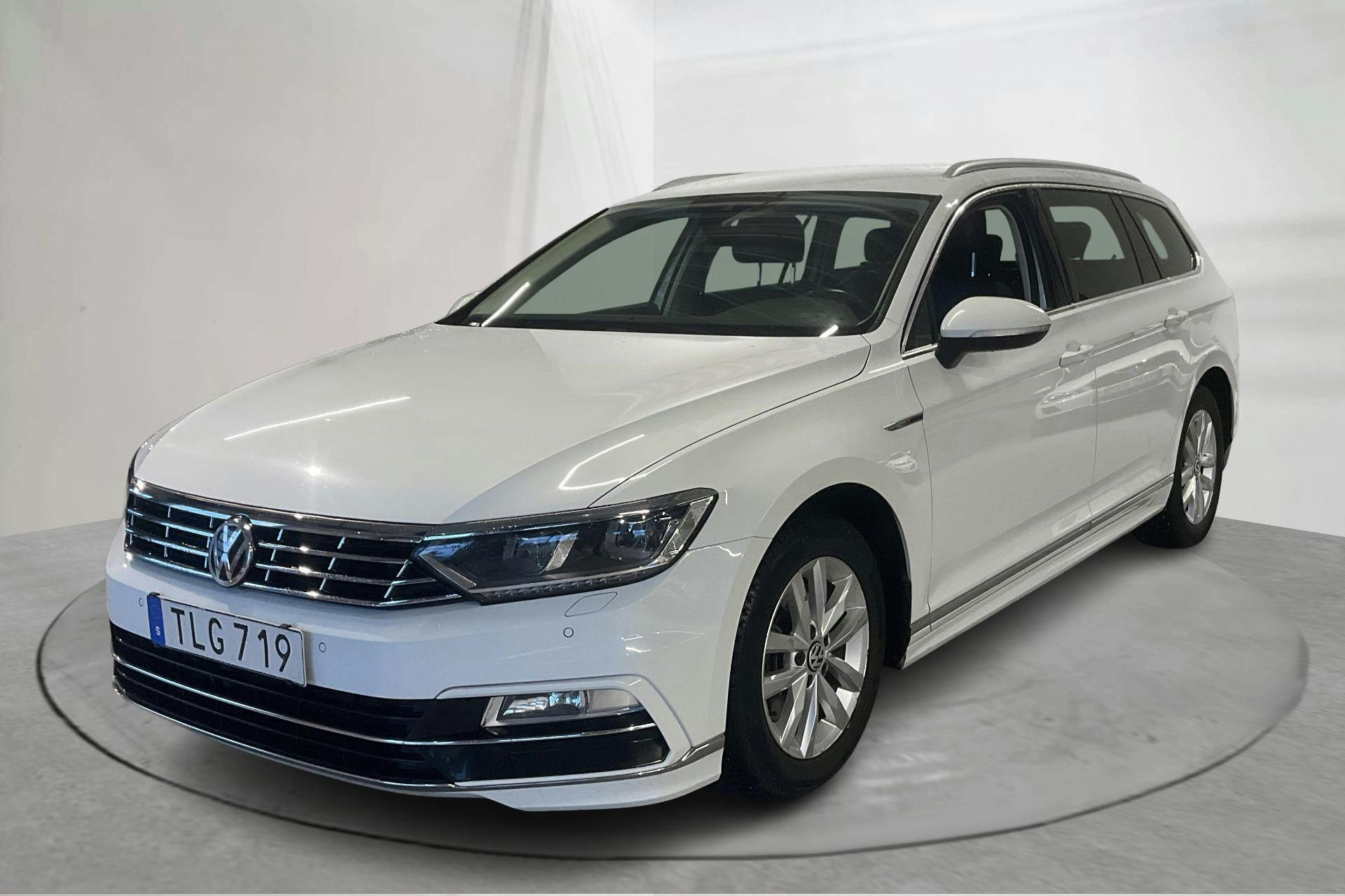 Esittelykuva 1 osoitteesta 17: VW Passat 2.0 TDI Sportscombi 4MOTION (190hk) - 195 290 km - Automaattinen - valkoinen - 2018