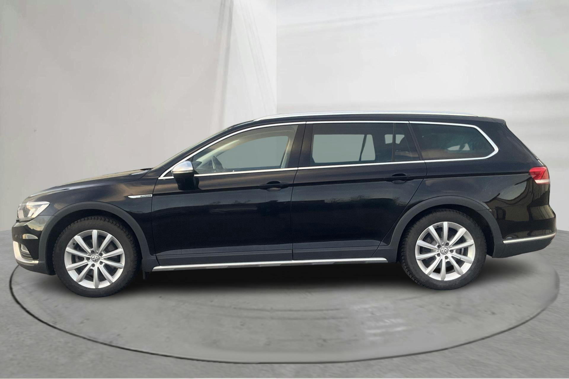 Presentation photo 2 of 17: VW Passat Alltrack 2.0 TDI 4MOTION (190hk) - 168 330 km - Automatic - black - 2018