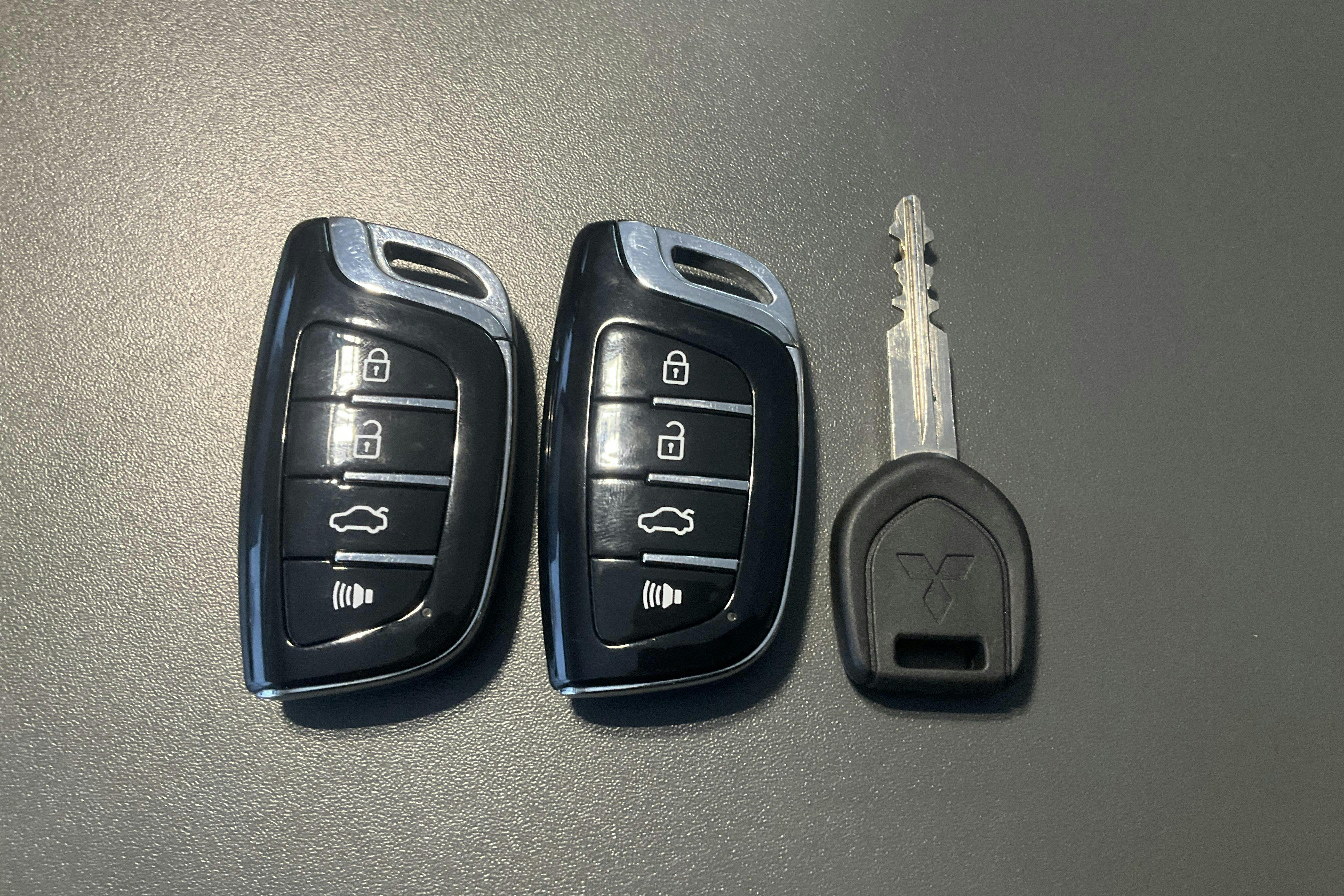 Presentation photo 15 of 15: Mitsubishi L200 2.4 DI-D (181hk) - 204 010 km - Automatic - silver - 2017