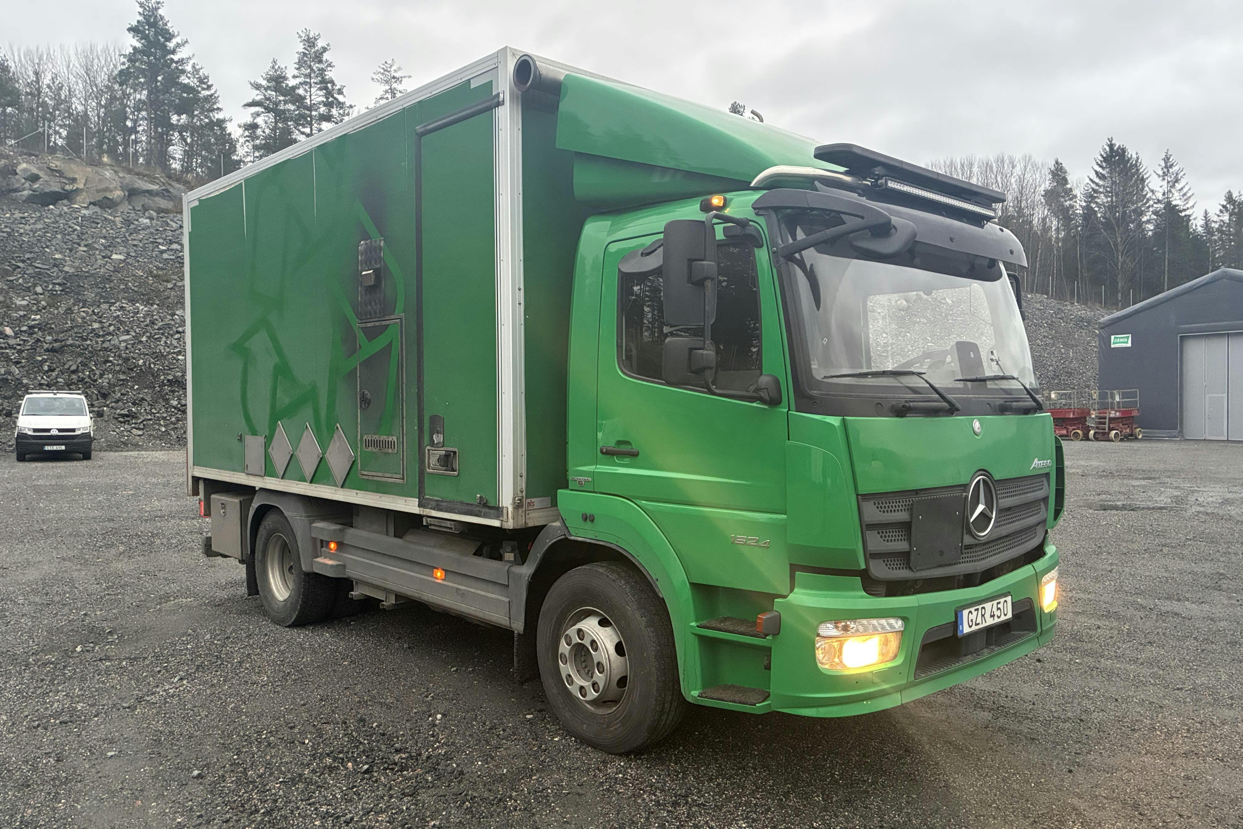 Presentationsfoto 2 av 134: MERCEDES-BENZ Atego Slam-spolbil - 163 710 km - Automat - grön - 2015