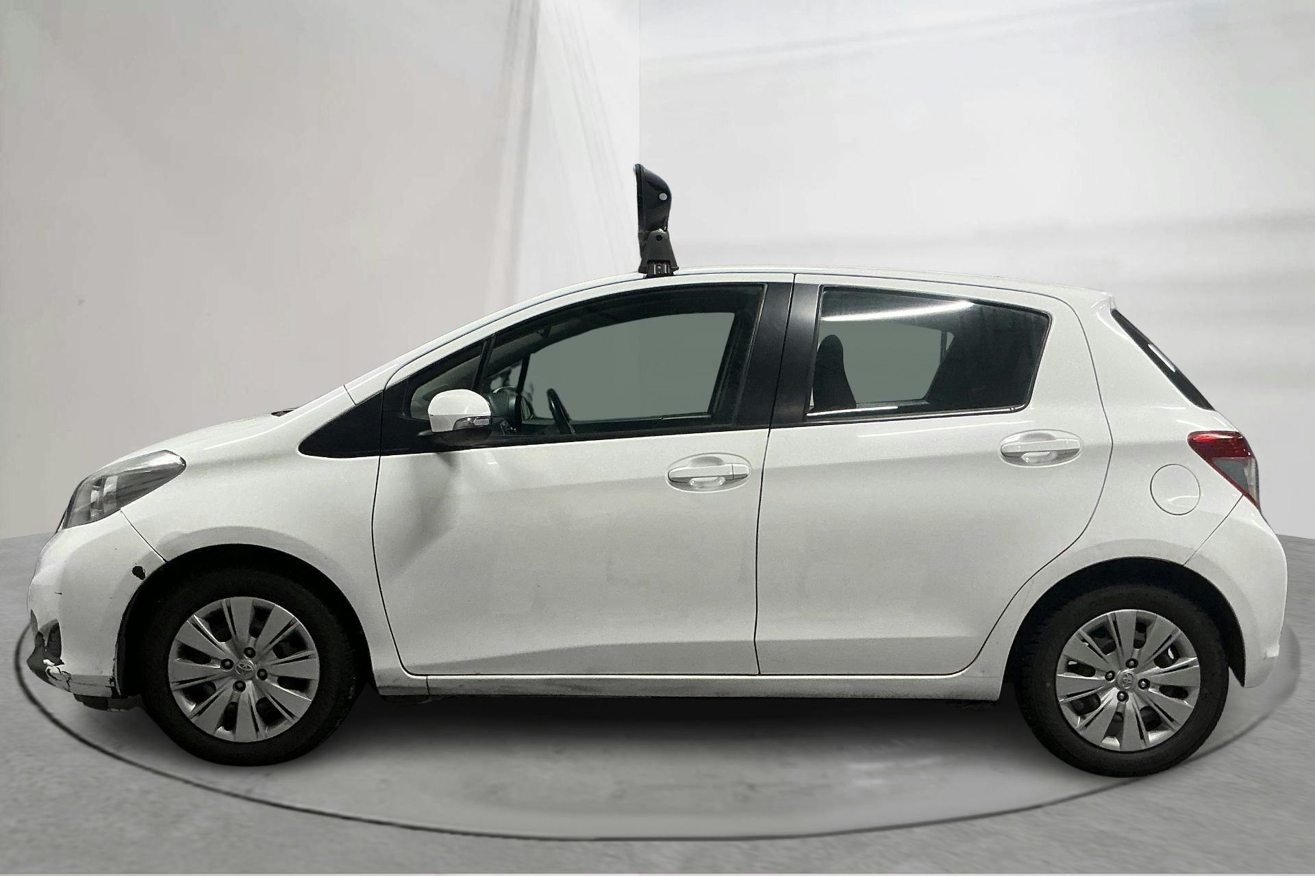 Esitlusfoto 2 aadressil 13: Toyota Yaris 1.33 5dr (100hk) - 146 520 km - Automaatne - valge - 2013