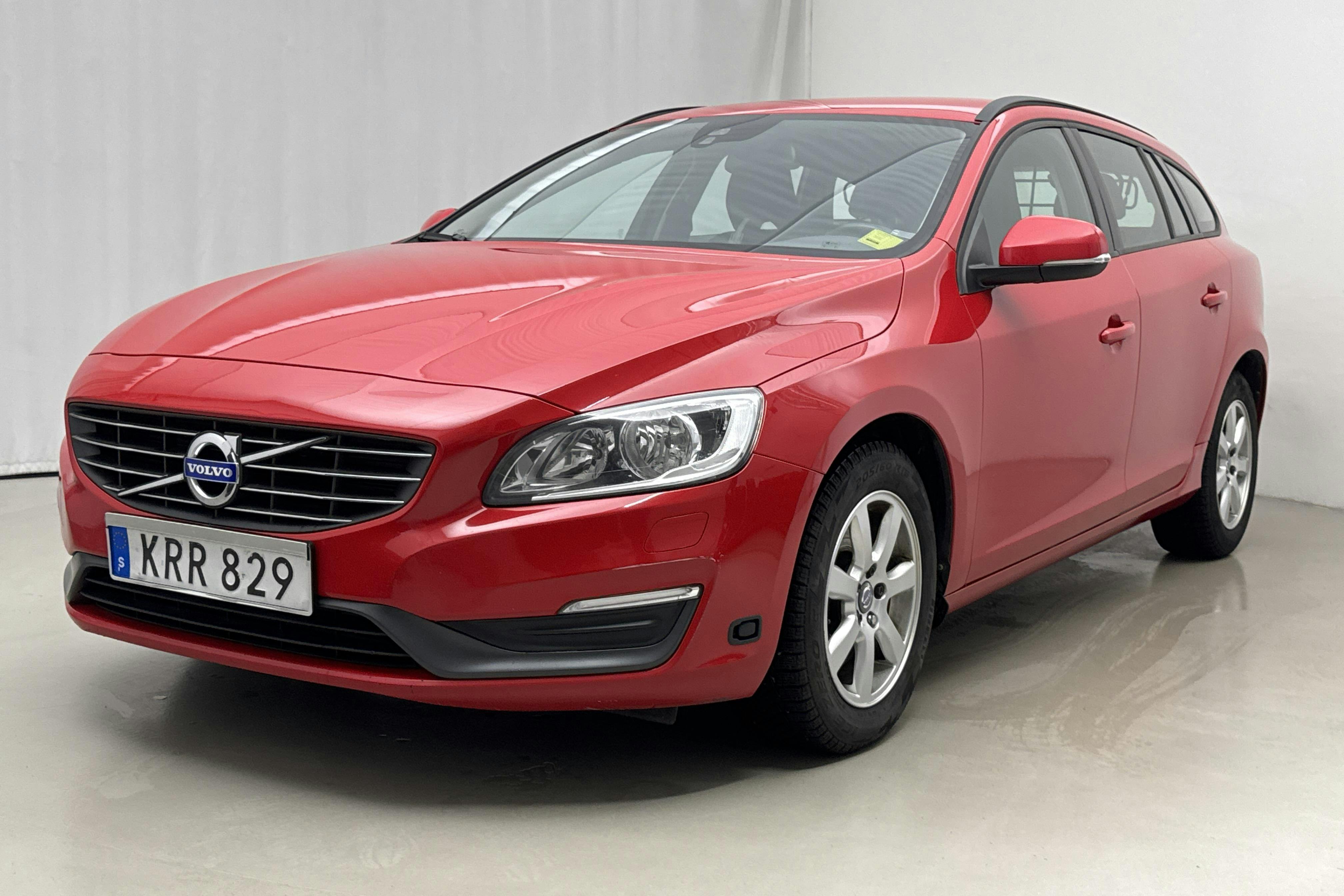 Esitlusfoto 1 aadressil 16: Volvo V60 D2 (115hk) - 155 110 km - Automaatne - punane - 2015