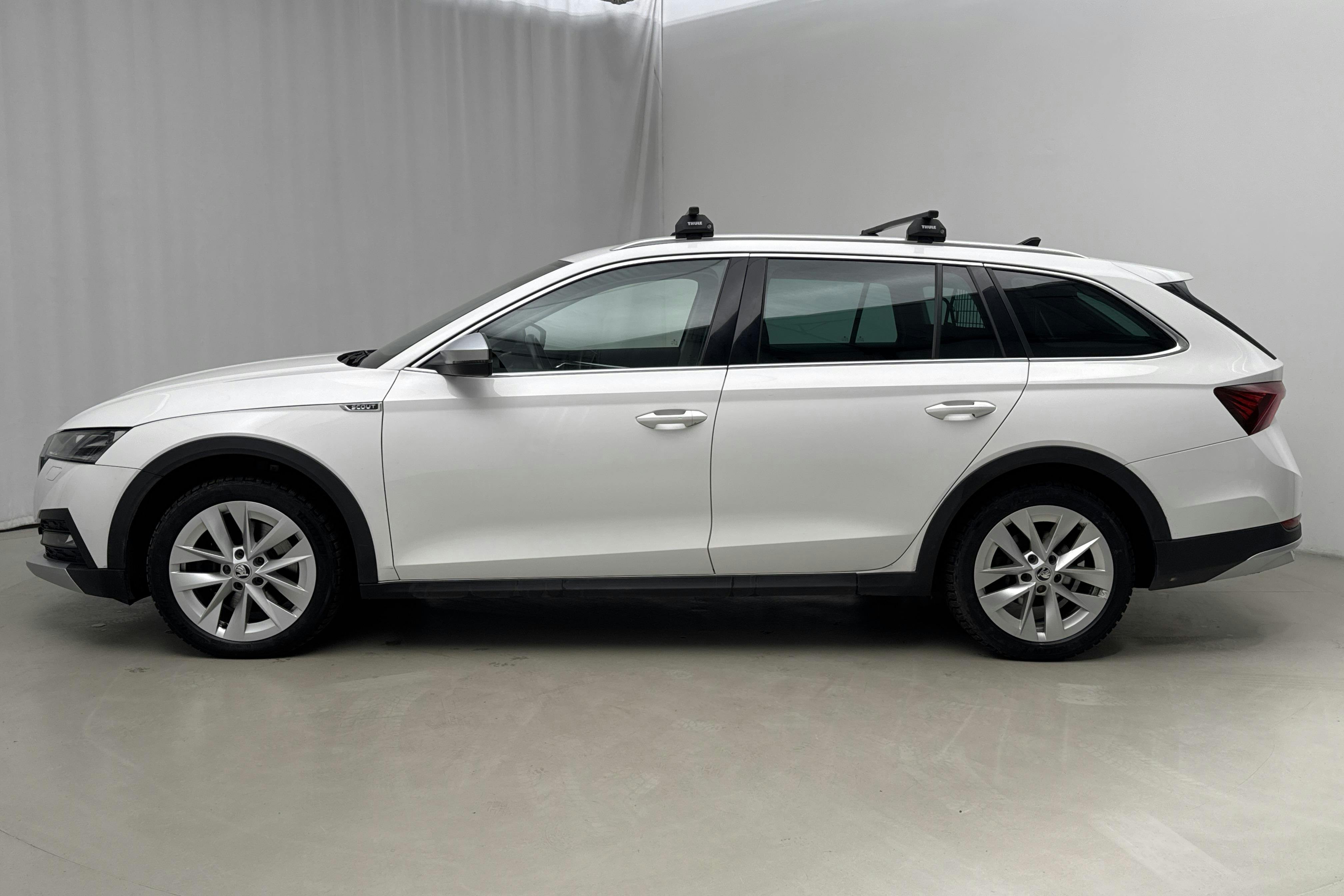 Presentation photo 2 of 18: Skoda Octavia Scout 2.0 TDI 4X4 (150hk) - 117 430 km - Automatic - white - 2022
