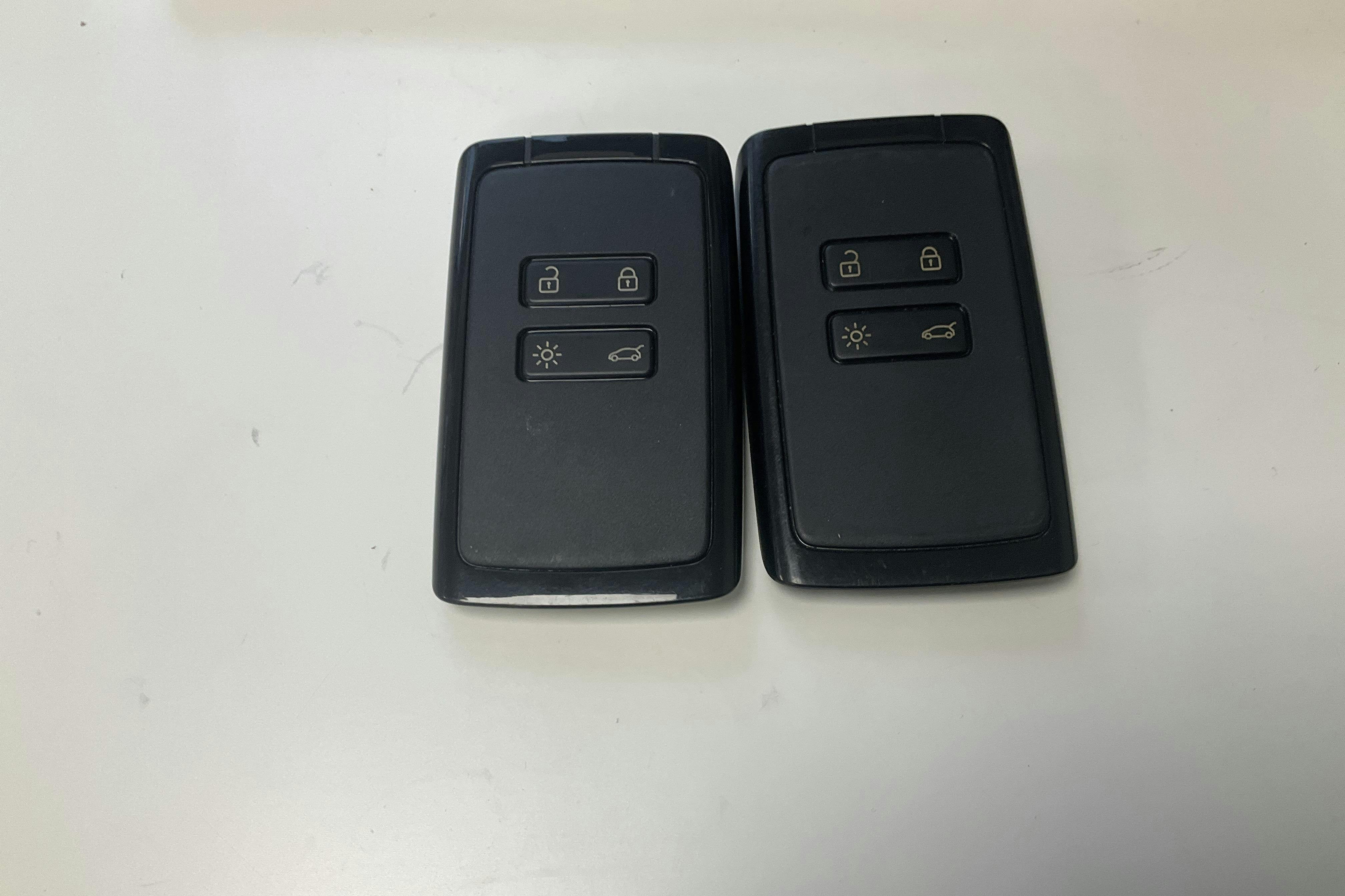 Presentationsfoto 13 av 13: Renault Captur 1.0 TCe (90hk) - 2 702 mil - Manuell - röd - 2024