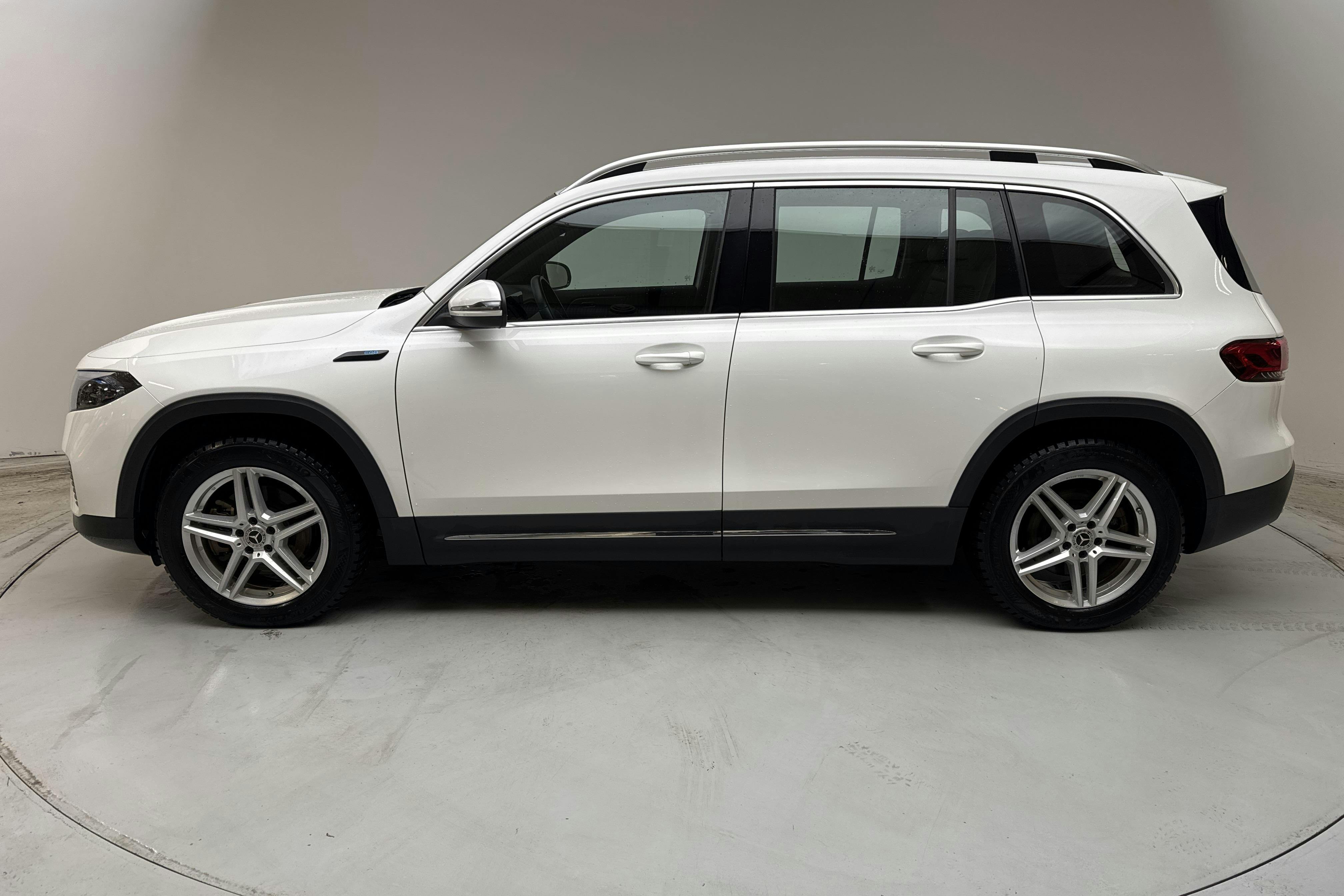 Presentation photo 2 of 16: Mercedes EQB 300 4MATIC X243 (228hk) - 108 930 km - Automatic - white - 2023