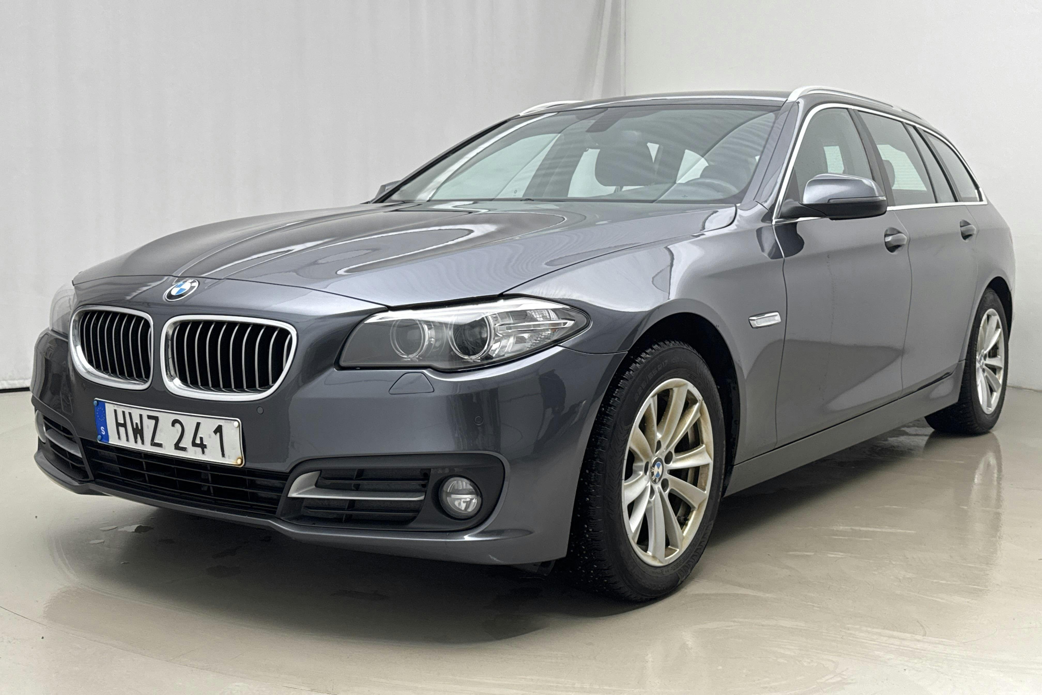 Presentation photo 1 of 16: BMW 520d xDrive Touring, F11 (190hk) - 202 560 km - Automatic - gray - 2016