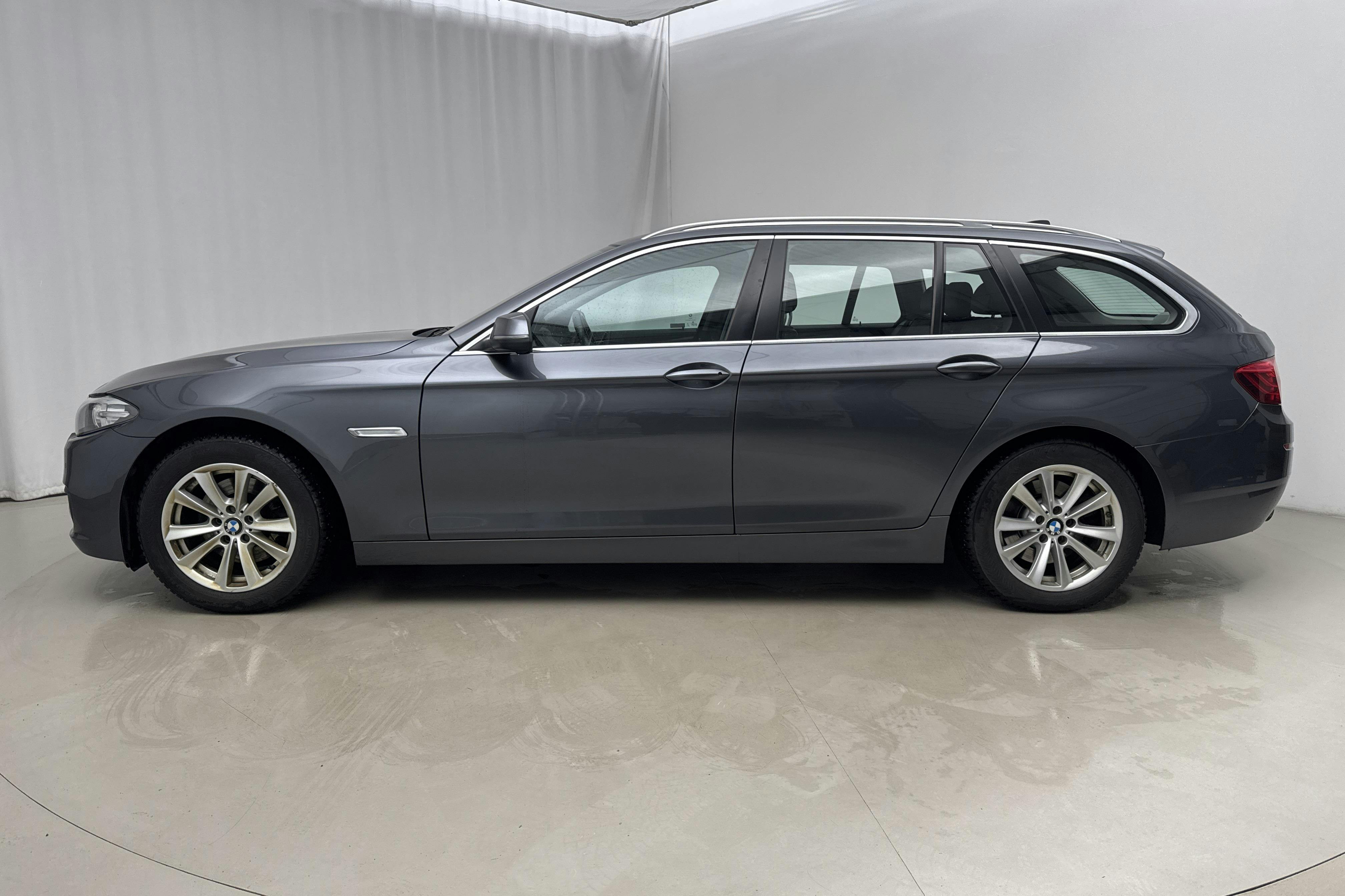 Presentation photo 2 of 16: BMW 520d xDrive Touring, F11 (190hk) - 202 560 km - Automatic - gray - 2016