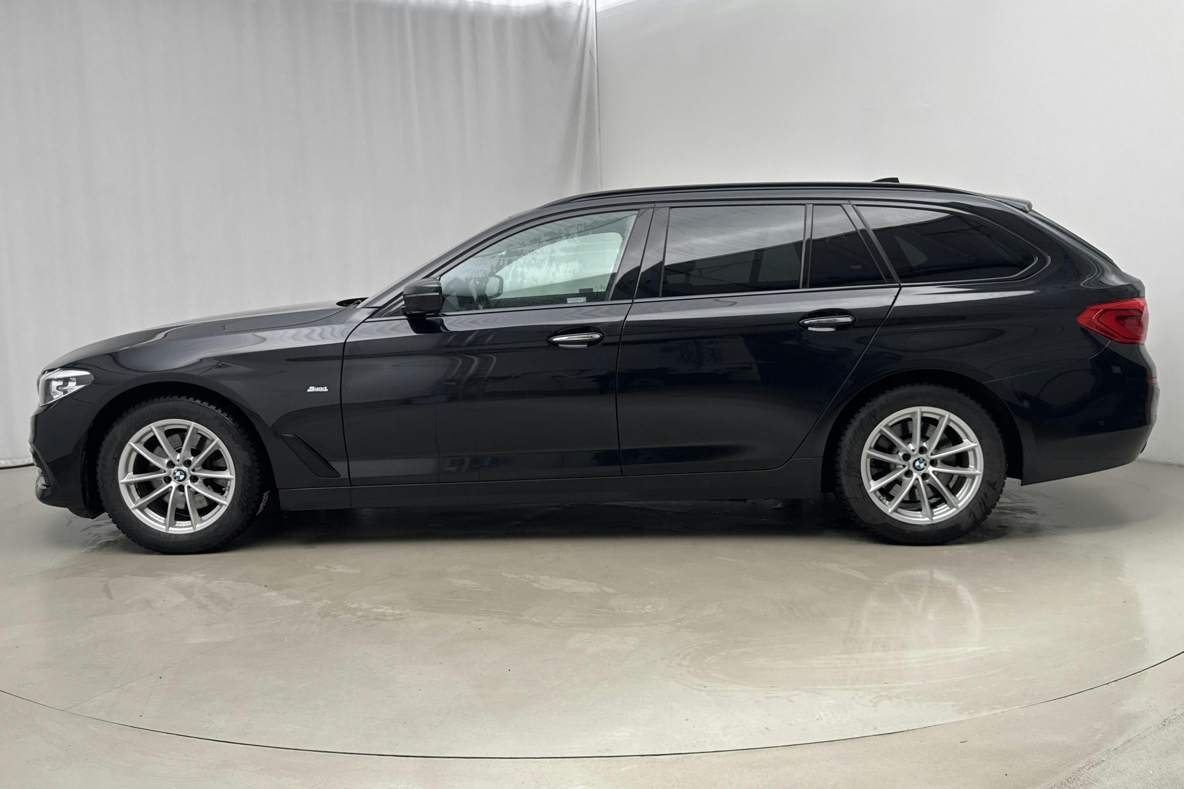 Presentation photo 2 of 18: BMW 520d xDrive Touring, G31 (190hk) - 196 630 km - Automatic - black - 2018