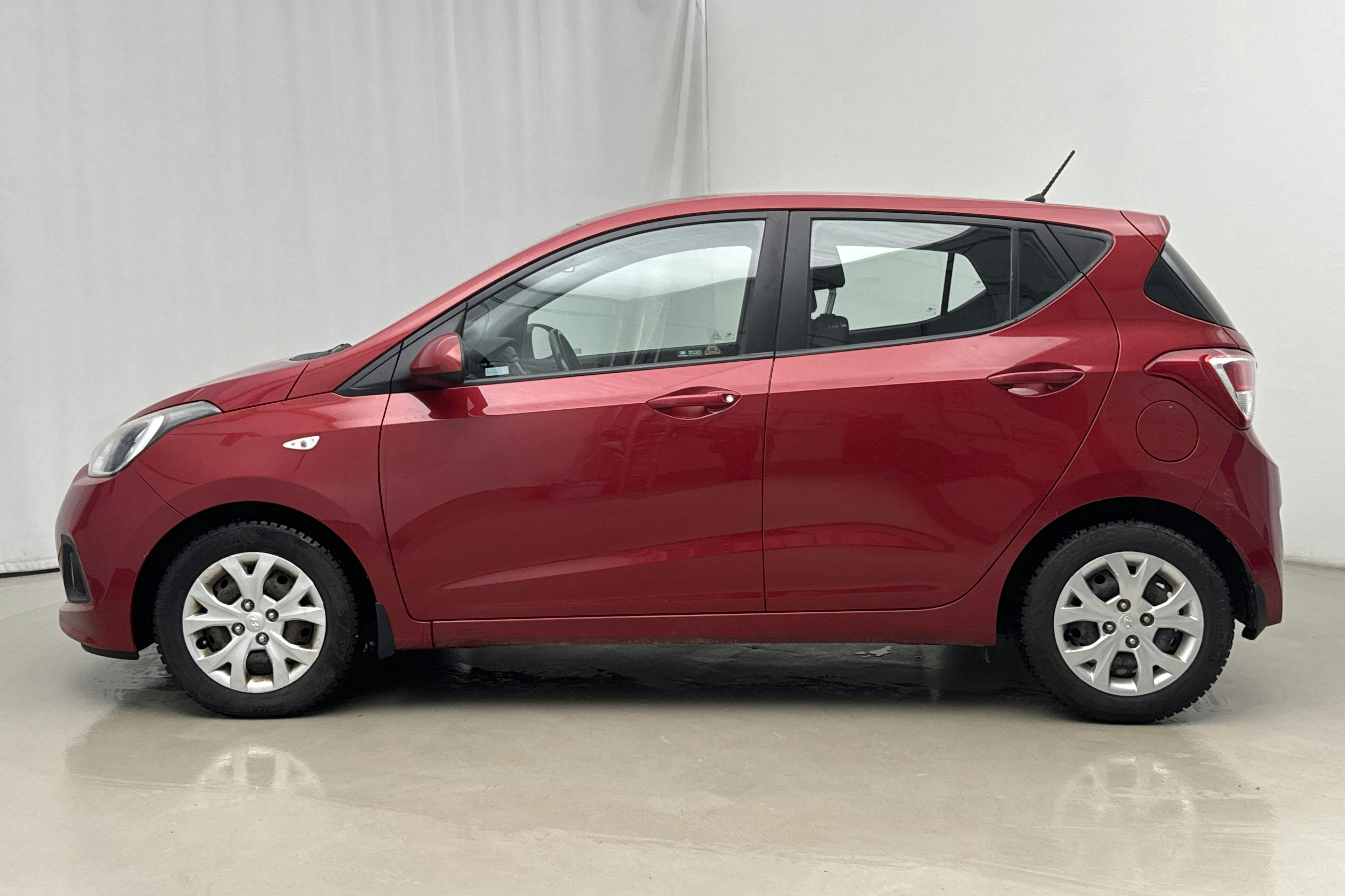 Presentation photo 2 of 15: Hyundai i10 1.0 (66hk) - 117 090 km - Manual - red - 2015