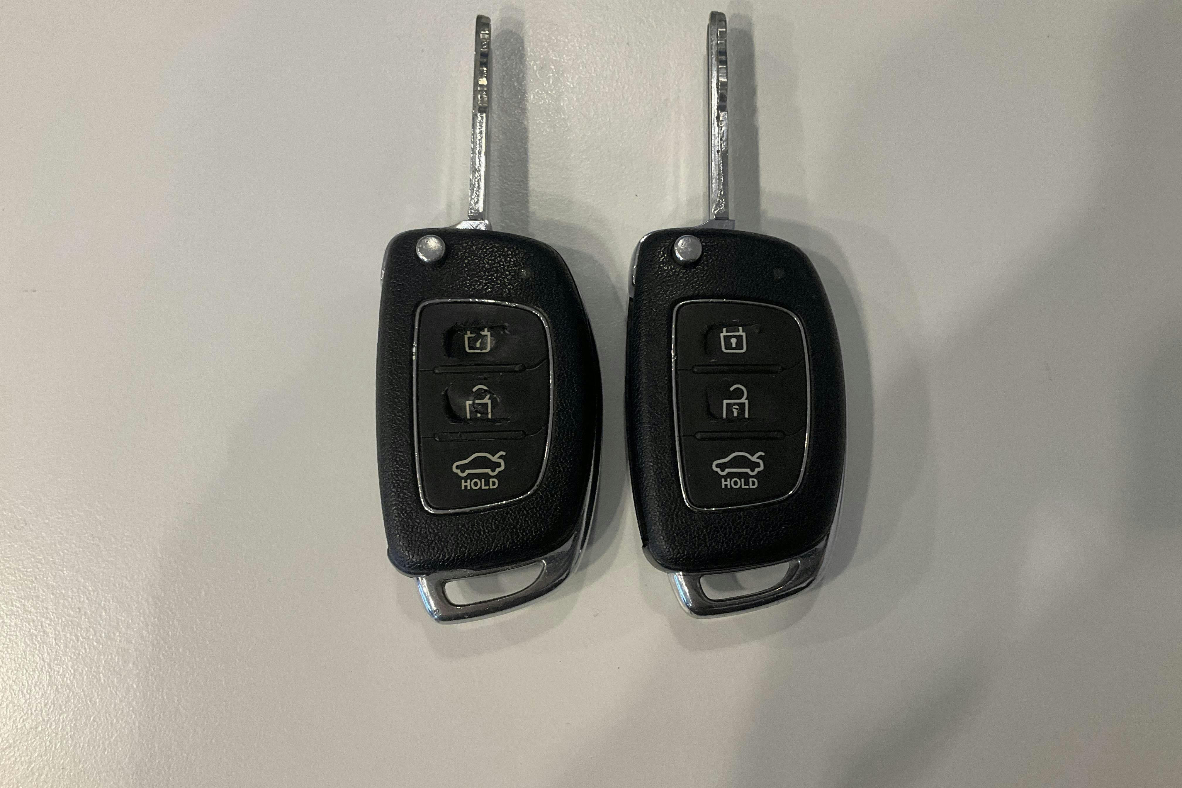 Presentation photo 15 of 15: Hyundai i10 1.0 (66hk) - 117 090 km - Manual - red - 2015