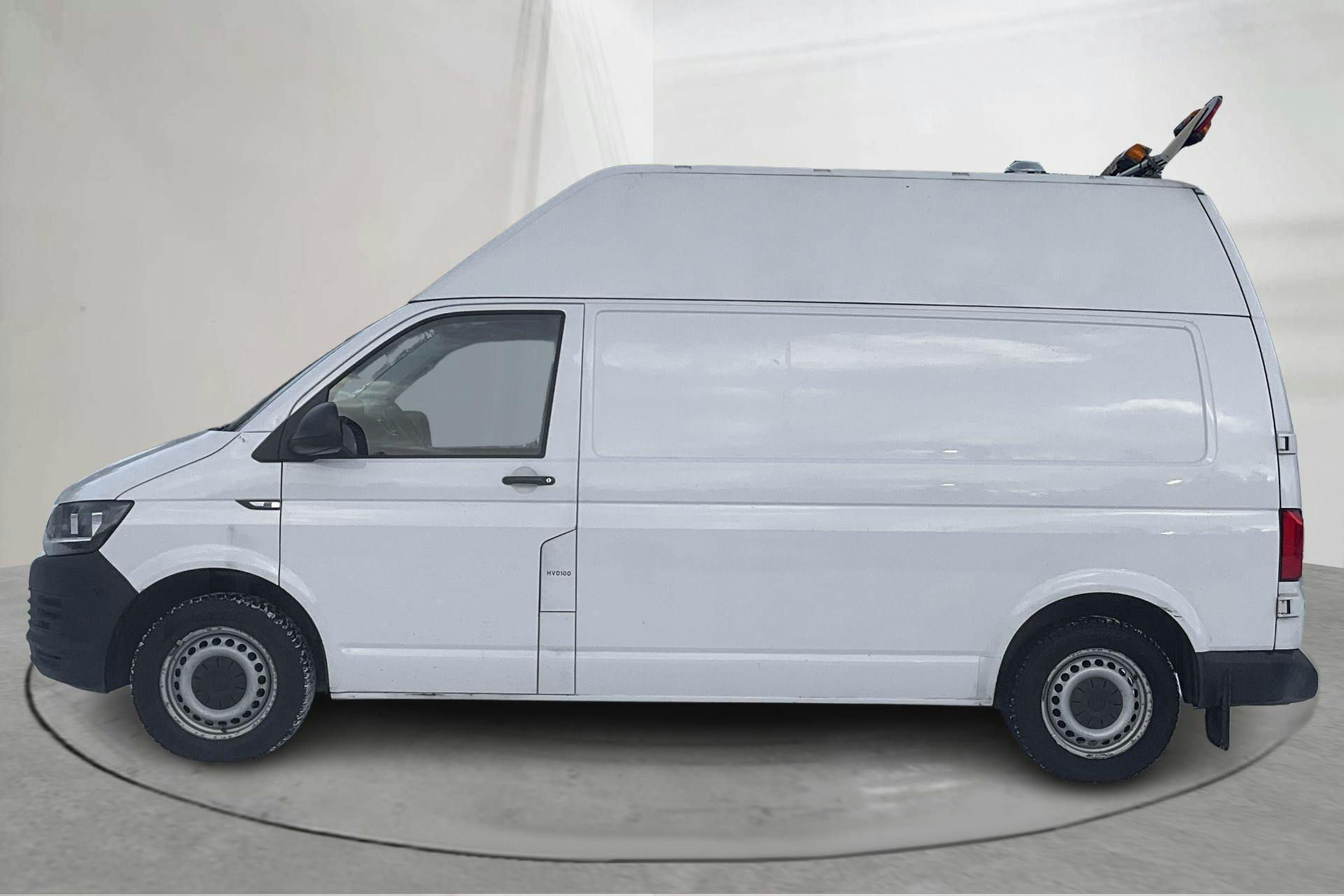 Presentation photo 2 of 13: VW Transporter T6 2.0 TDI BMT Skåp (150hk) - 133 330 km - Manual - white - 2018