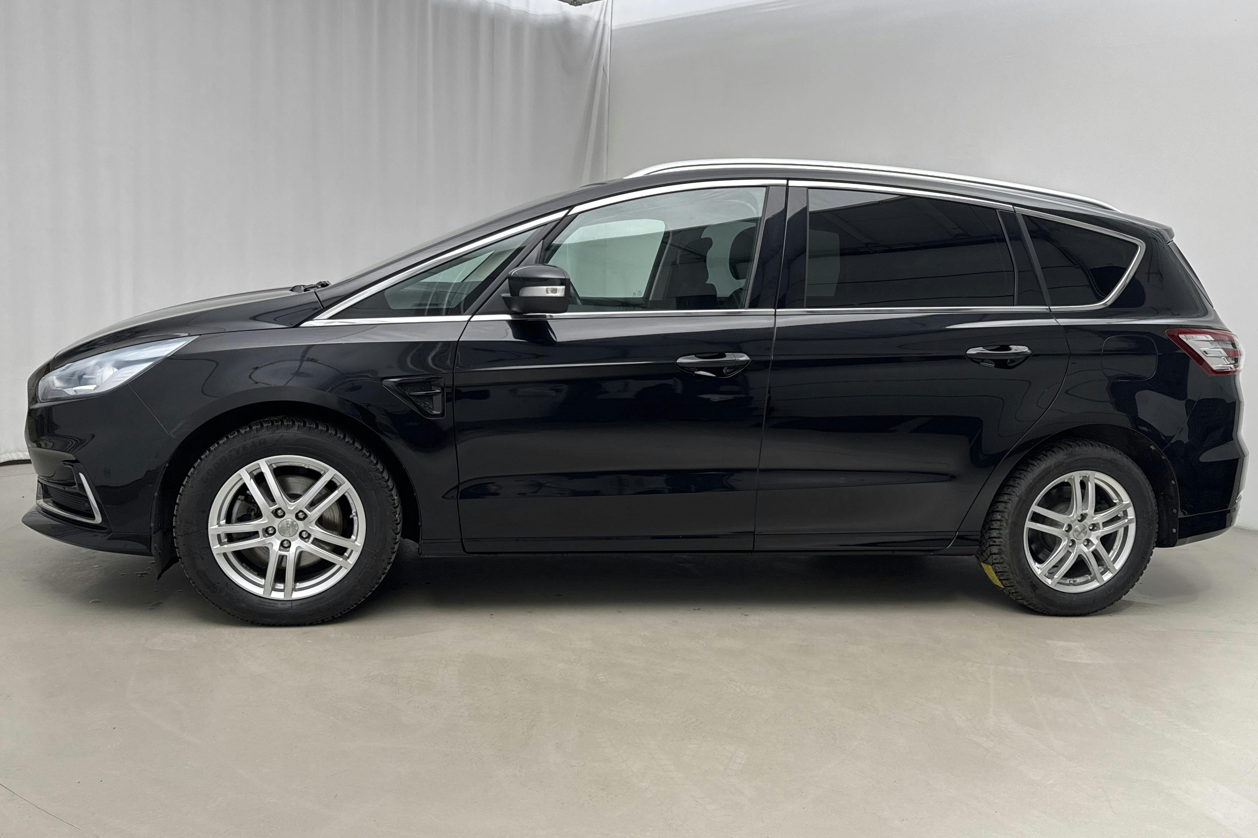 Presentation photo 2 of 18: Ford S-MAX 2.5 Elhybrid (190hk) - 59 270 km - Automatic - black - 2022