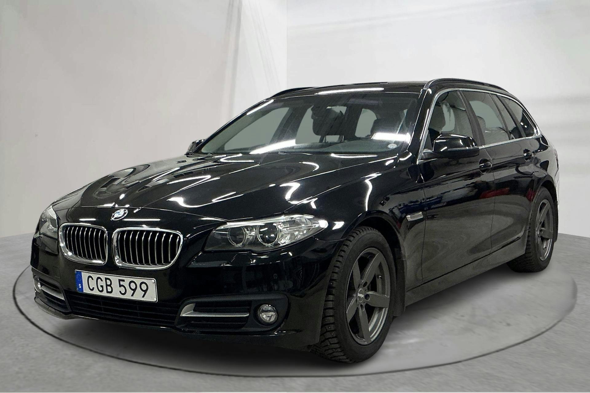 Zdjęcie prezentacyjne 1 z 13: BMW 520d xDrive Touring, F11 (190hk) - 183 160 km - Automatyczna - czarny - 2017