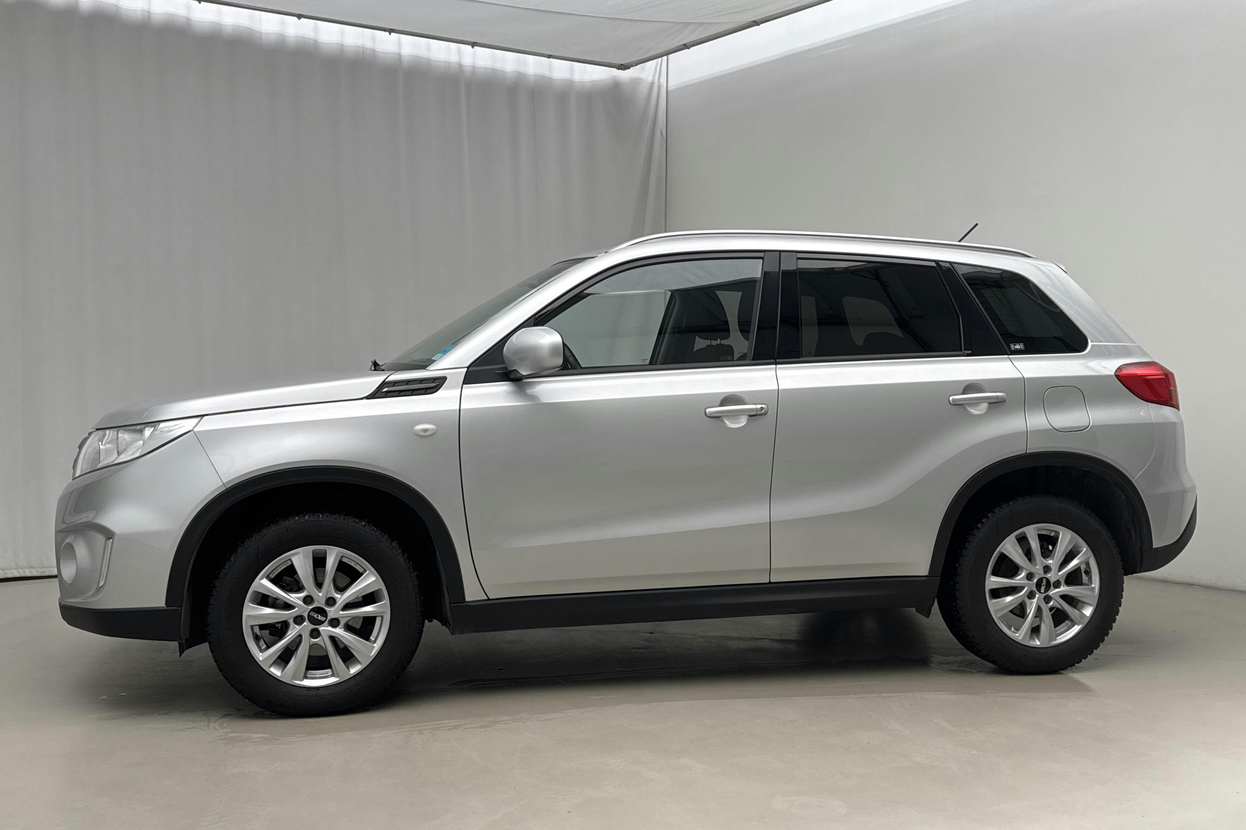 Presentationsfoto 2 av 18: Suzuki Vitara 1.6 Allgrip 4x4 (120hk) - 3 527 mil - Manuell - silver - 2018