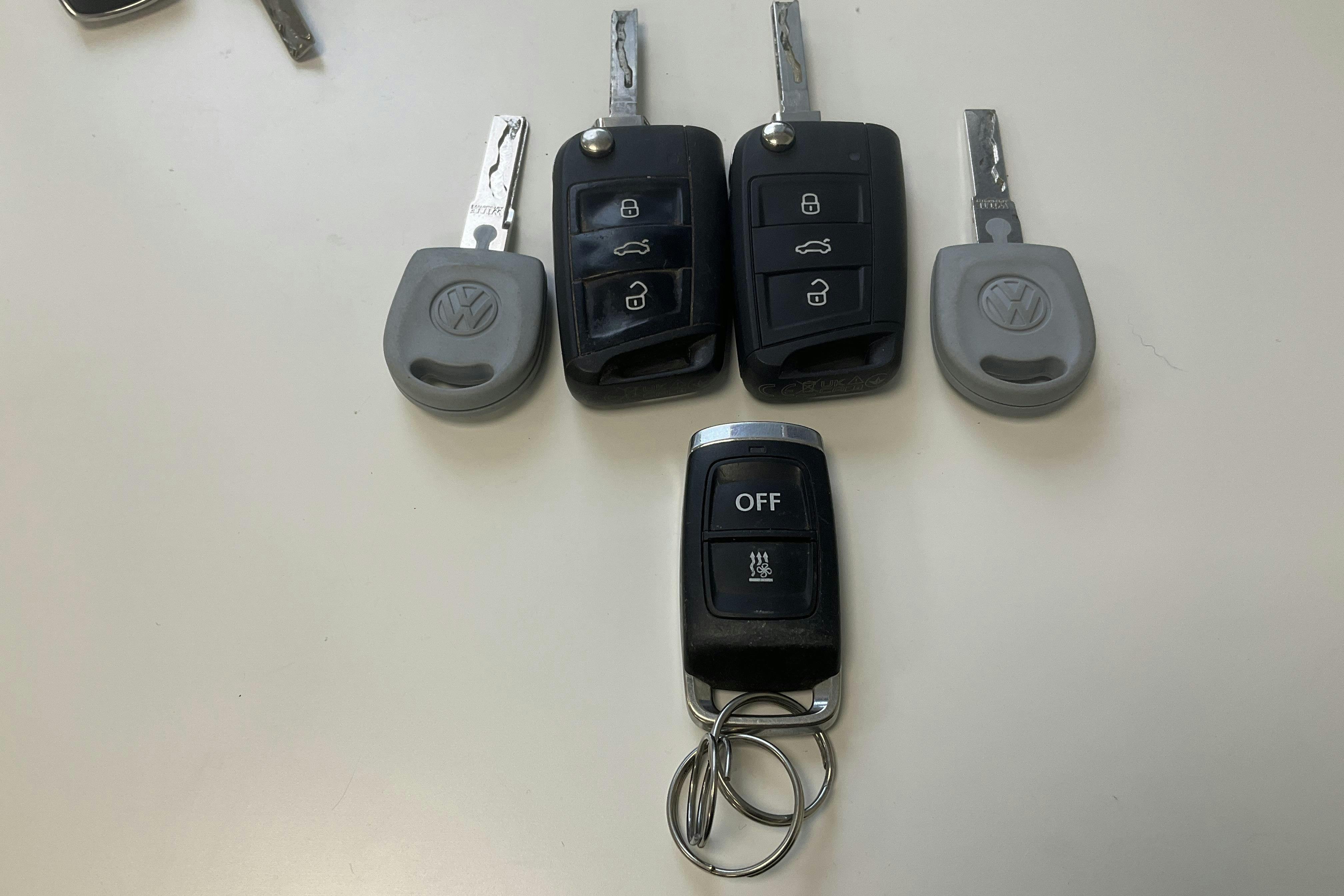 Presentation photo 12 of 12: VW Transporter Pickup T6.1 TDI (110hk) - 73 000 km - Manual - gray - 2022