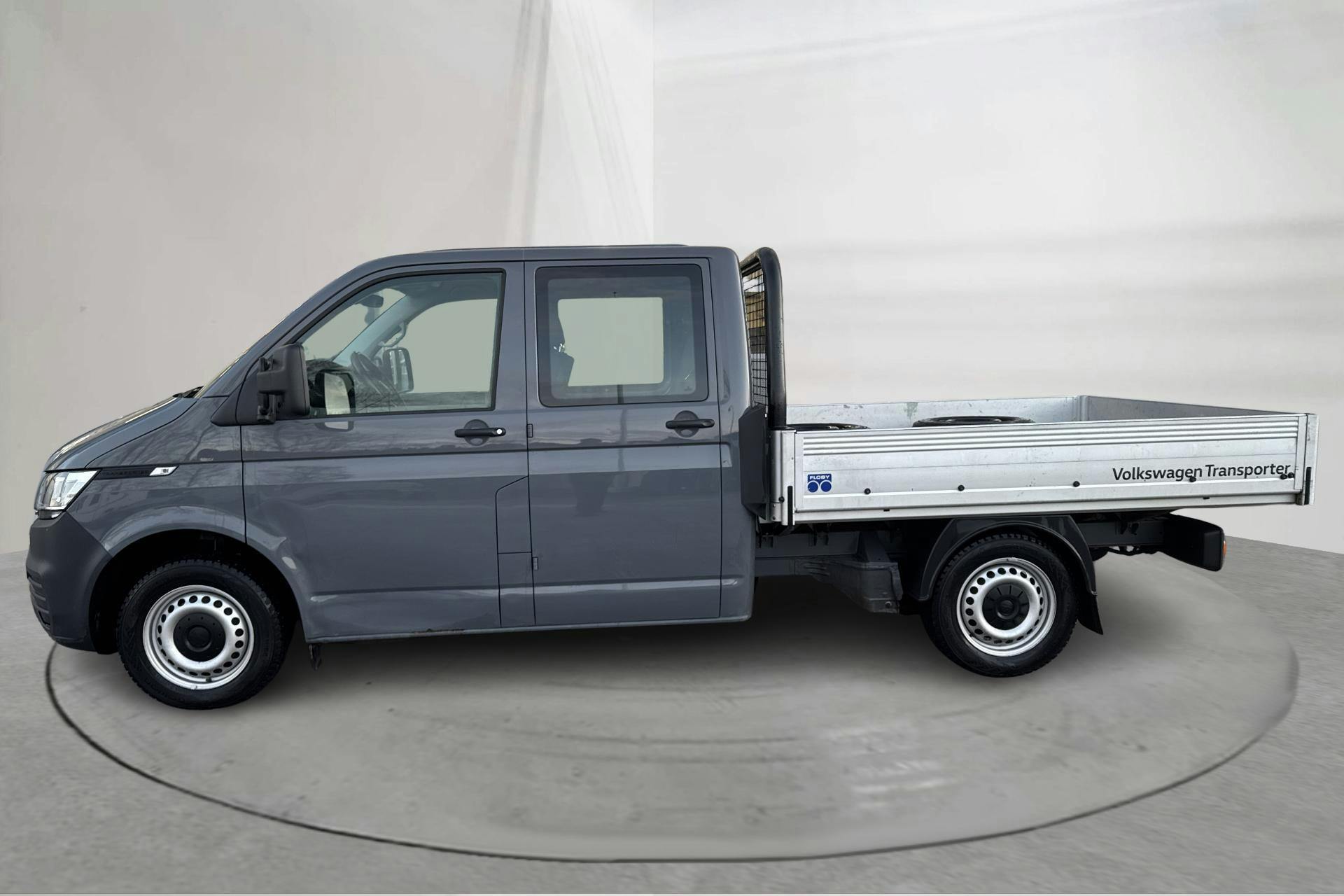 Presentation photo 2 of 13: VW Transporter Pickup T6.1 TDI (110hk) - 84 030 km - Manual - gray - 2022