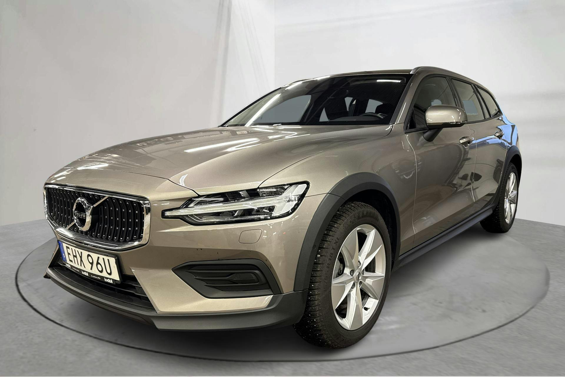 Esitlusfoto 1 aadressil 15: Volvo V60 D4 Cross Country AWD (190hk) - 16 670 km - Automaatne - hall - 2019
