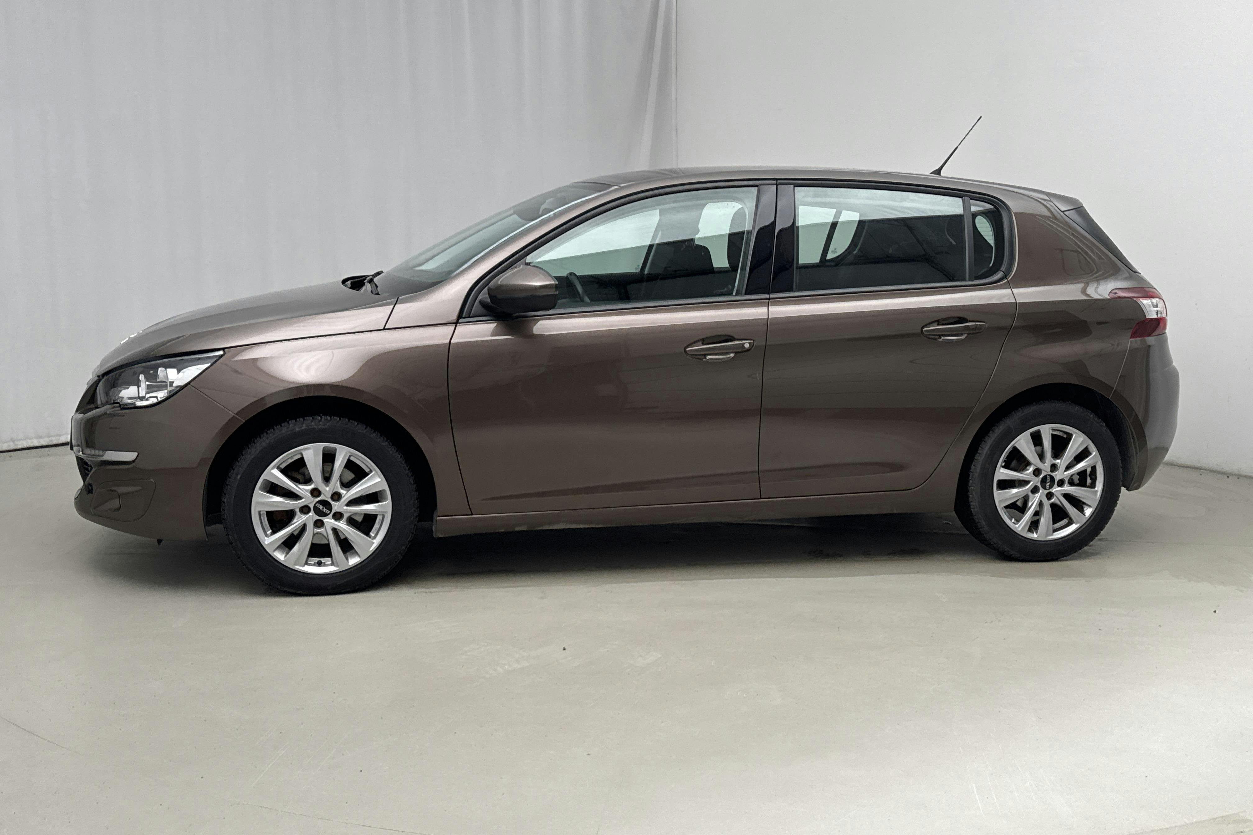 Presentation photo 2 of 12: Peugeot 308 BlueHDi 5dr (120hk) - 67 450 km - Automatic - brown - 2015