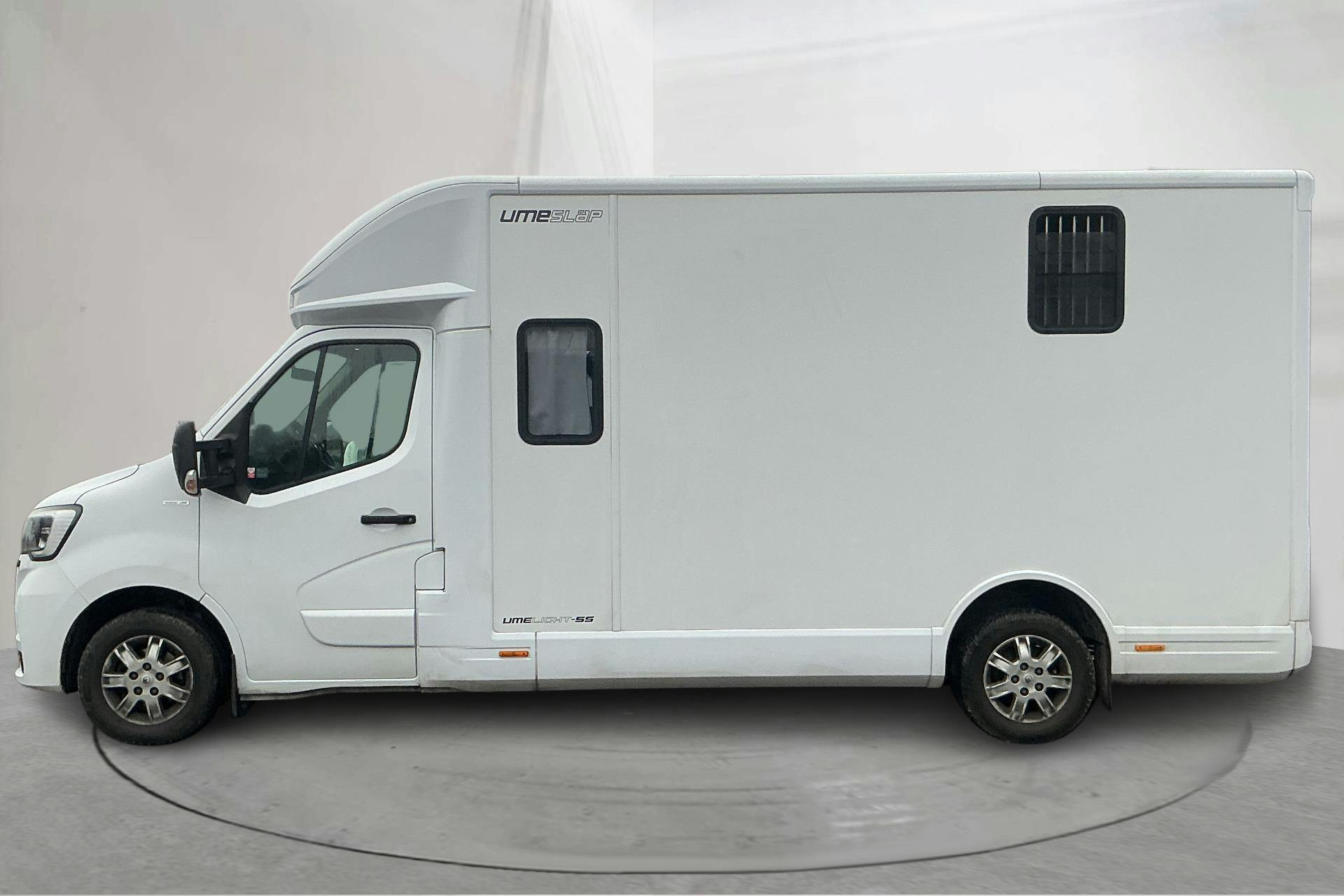 Presentation photo 2 of 18: Renault Master 2.3 dCi UMESLÄP UME LIGHT-5S  Hästtransport - 134 060 km - Manual - white - 2023